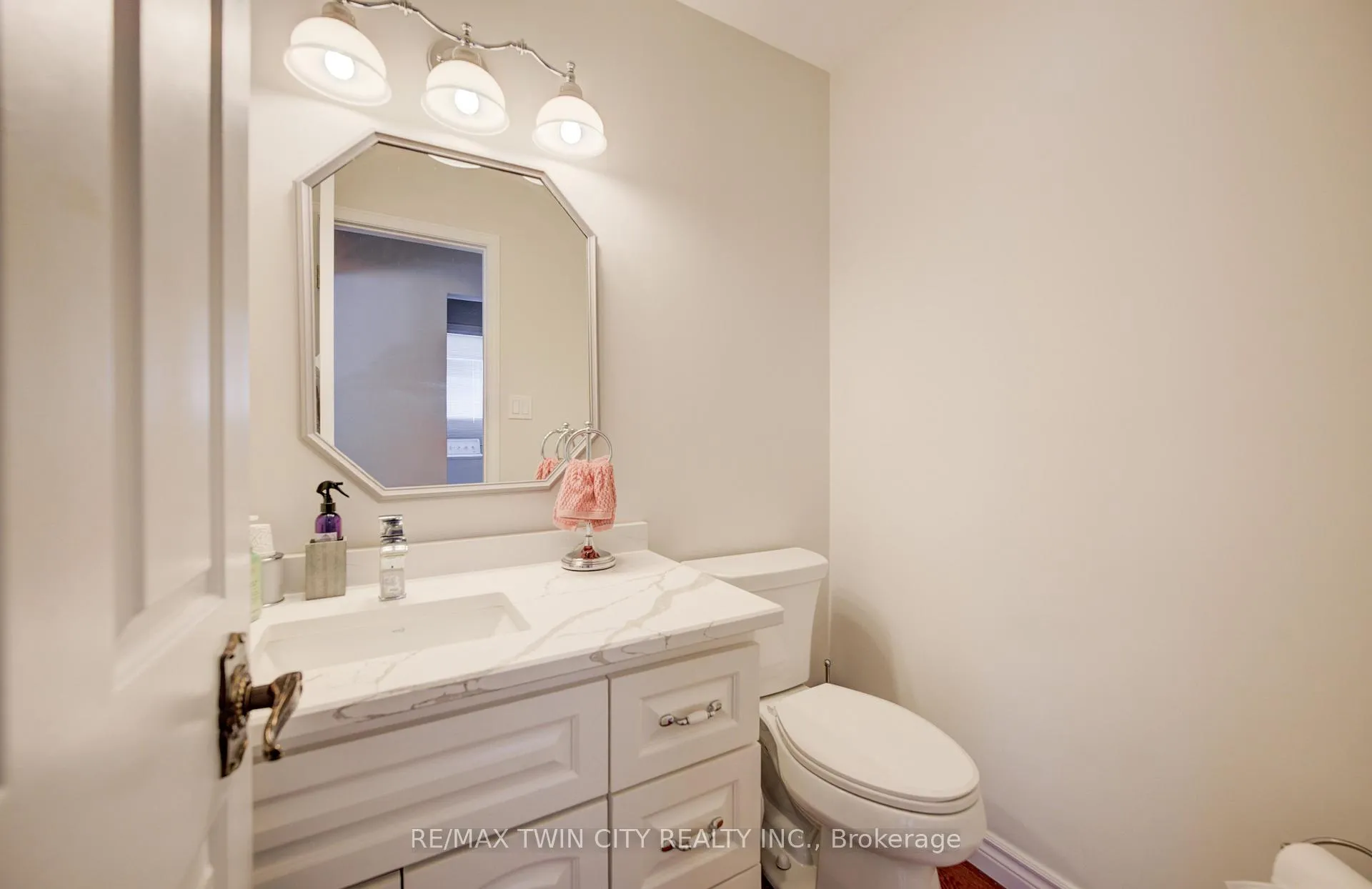 Photo 23 of 54 Stonegate Drive, Kitchener, Hidden Valley — HOMEH