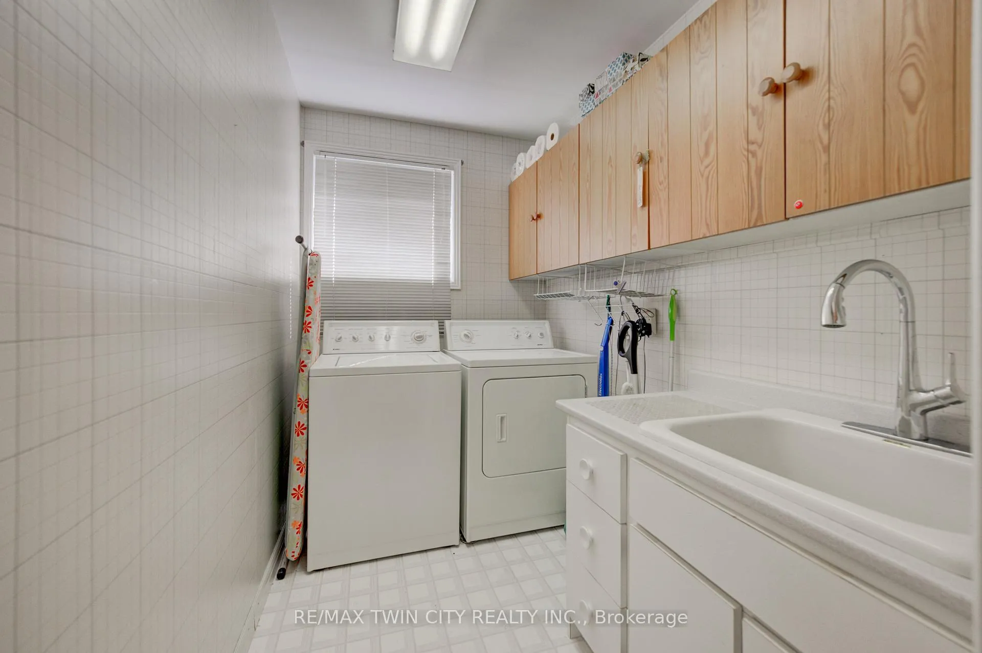 Photo 24 of 54 Stonegate Drive, Kitchener, Hidden Valley — HOMEH