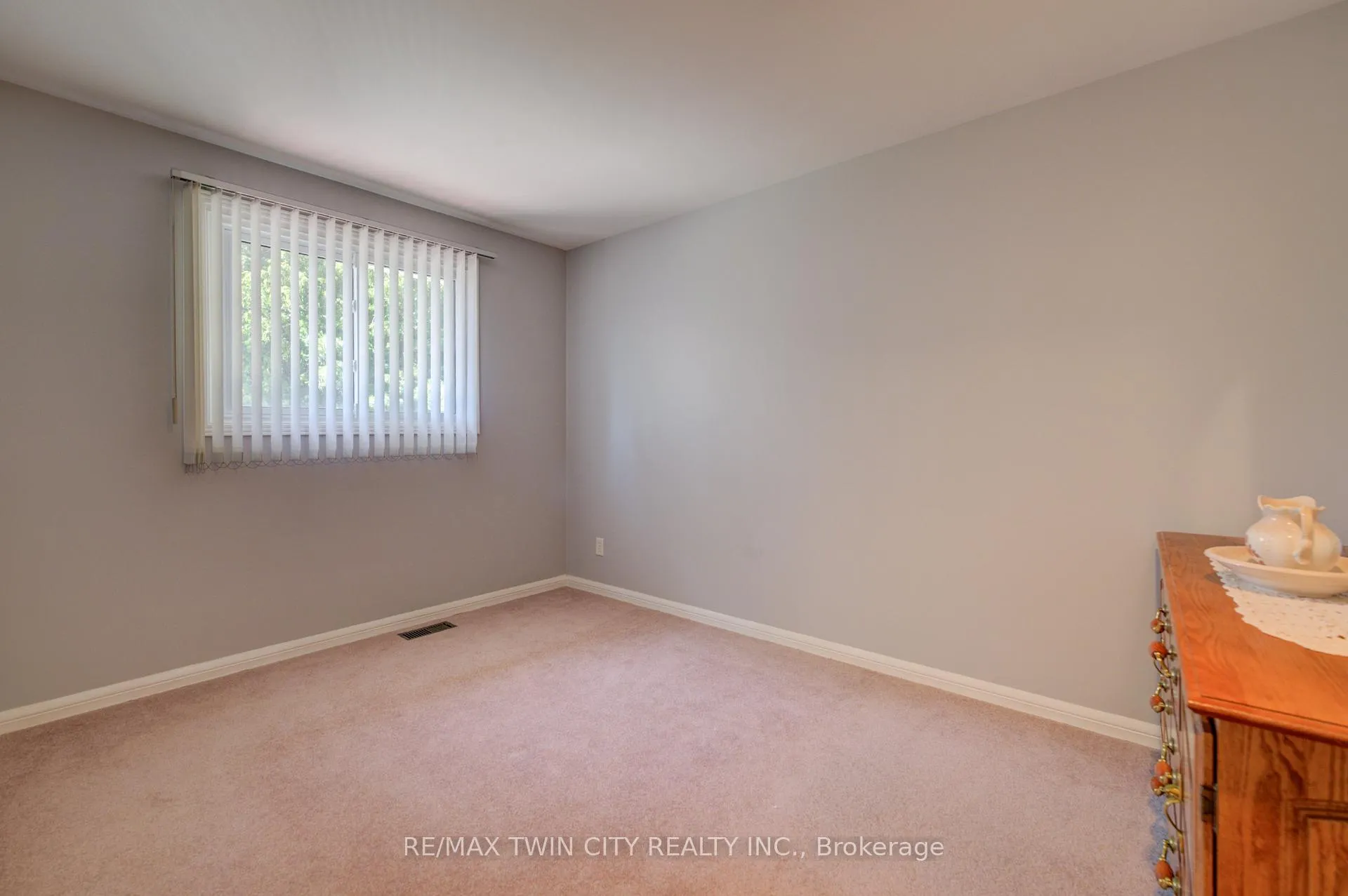 Photo 27 of 54 Stonegate Drive, Kitchener, Hidden Valley — HOMEH