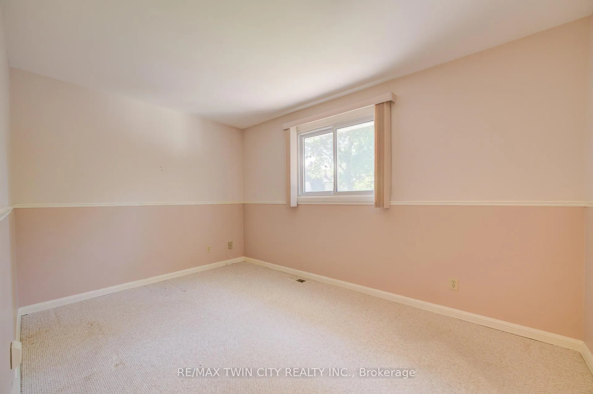 Photo 28 of 54 Stonegate Drive, Kitchener, Hidden Valley — HOMEH