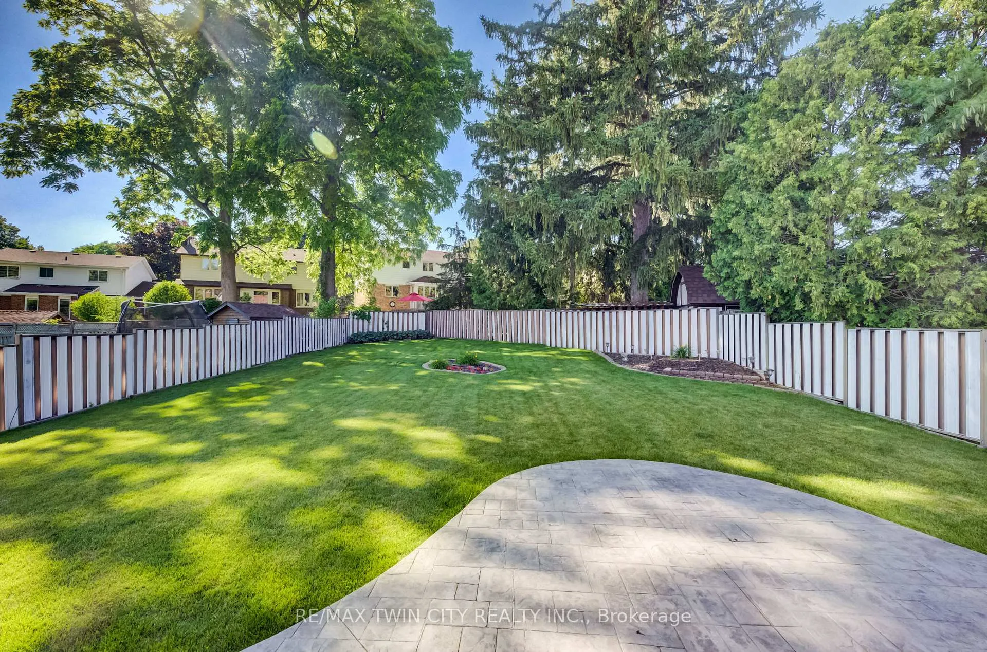 Photo 44 of 54 Stonegate Drive, Kitchener, Hidden Valley — HOMEH