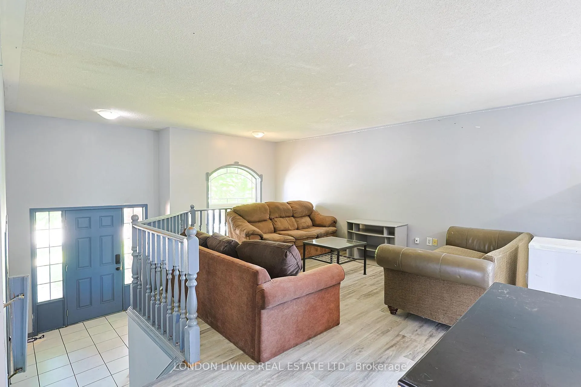 Photo 3 of 165 Thurman Circle, London, East D — HOMEH