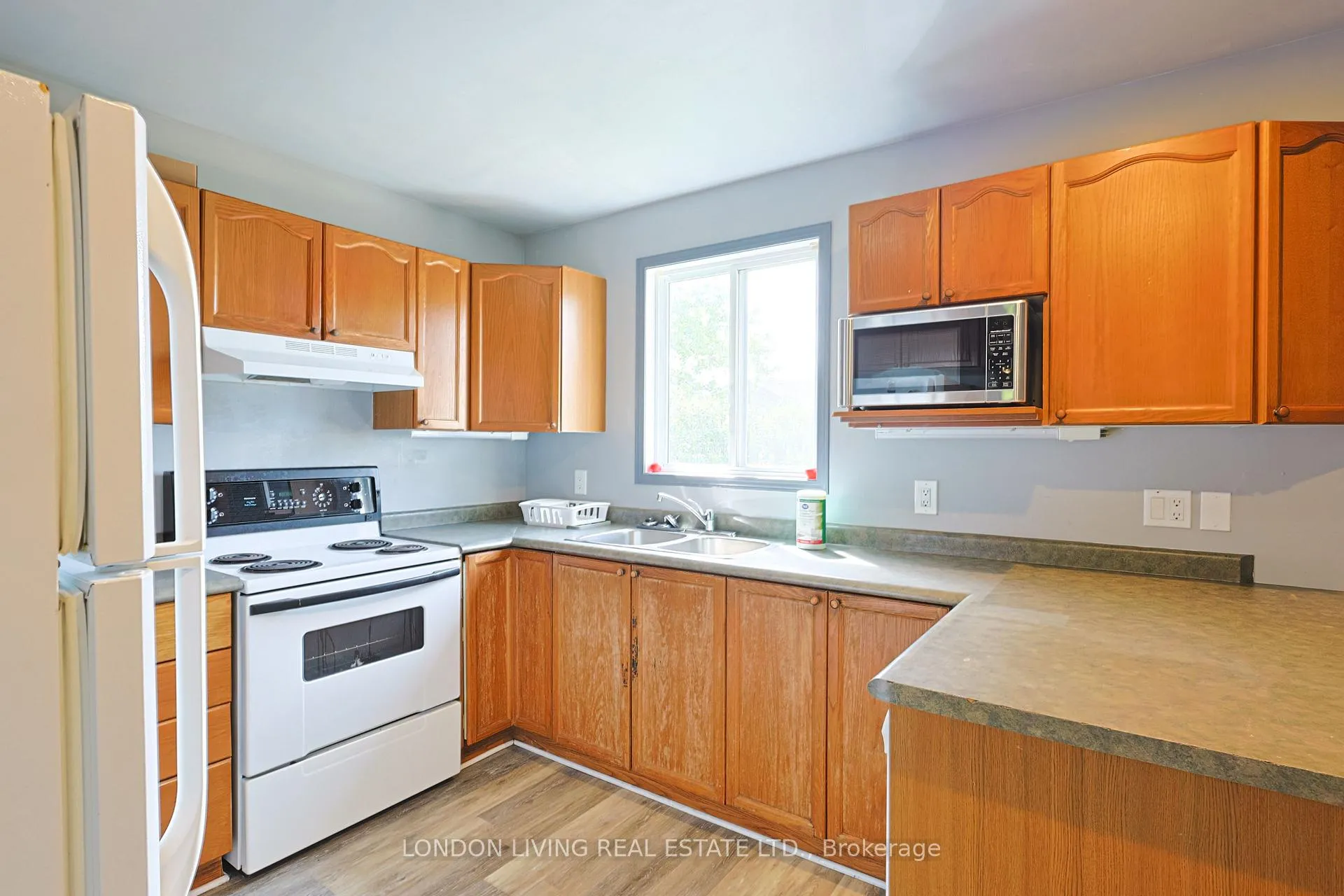 Photo 6 of 165 Thurman Circle, London, East D — HOMEH