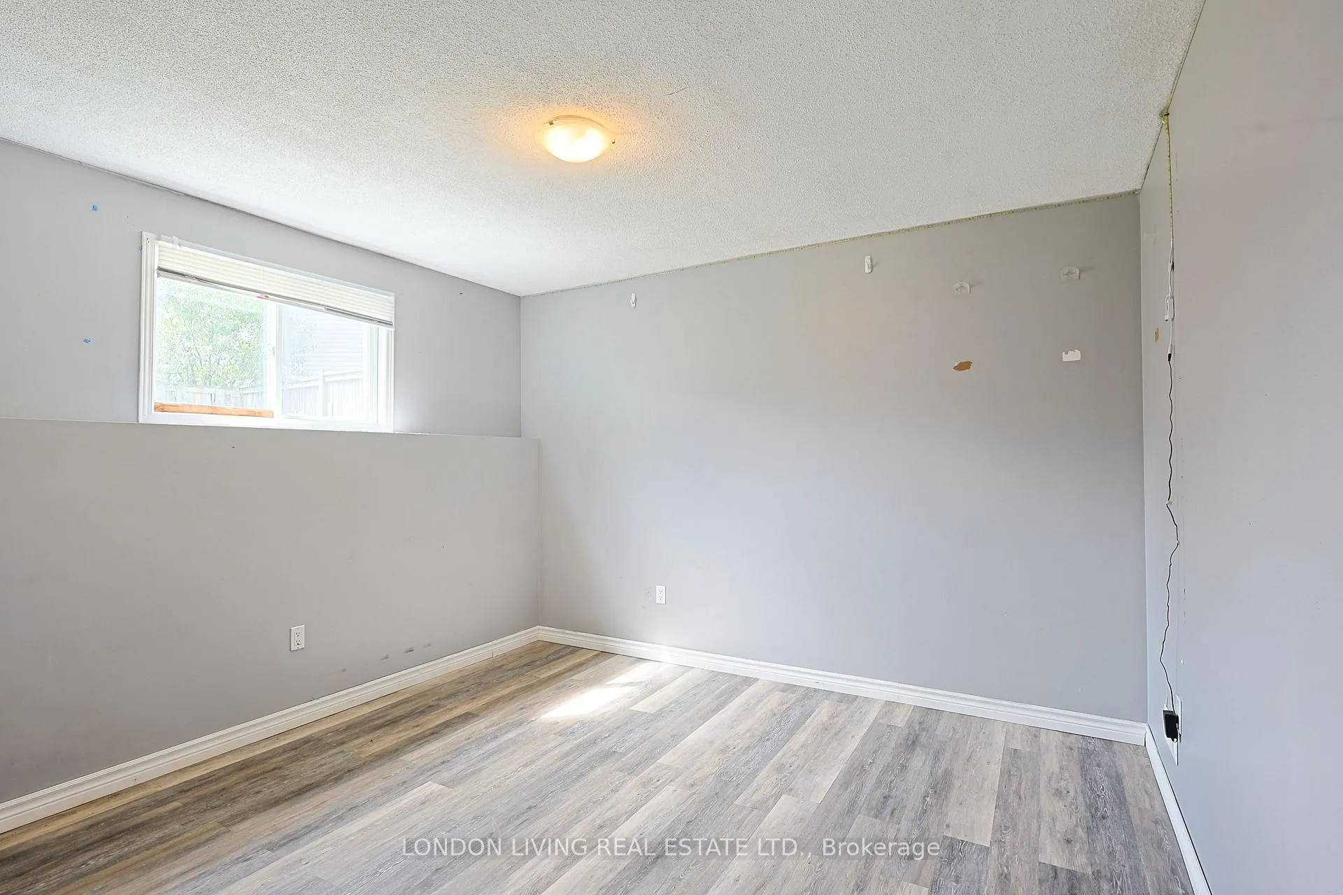 Photo 7 of 165 Thurman Circle, London, East D — HOMEH