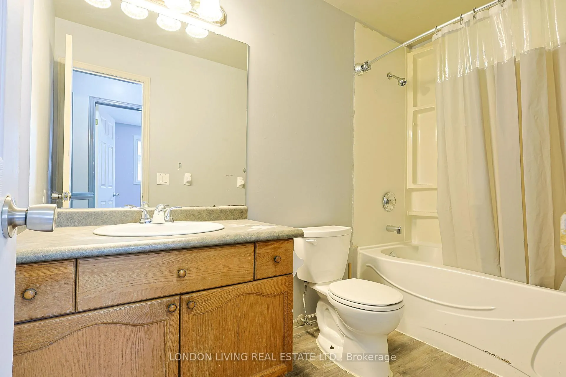 Photo 9 of 165 Thurman Circle, London, East D — HOMEH