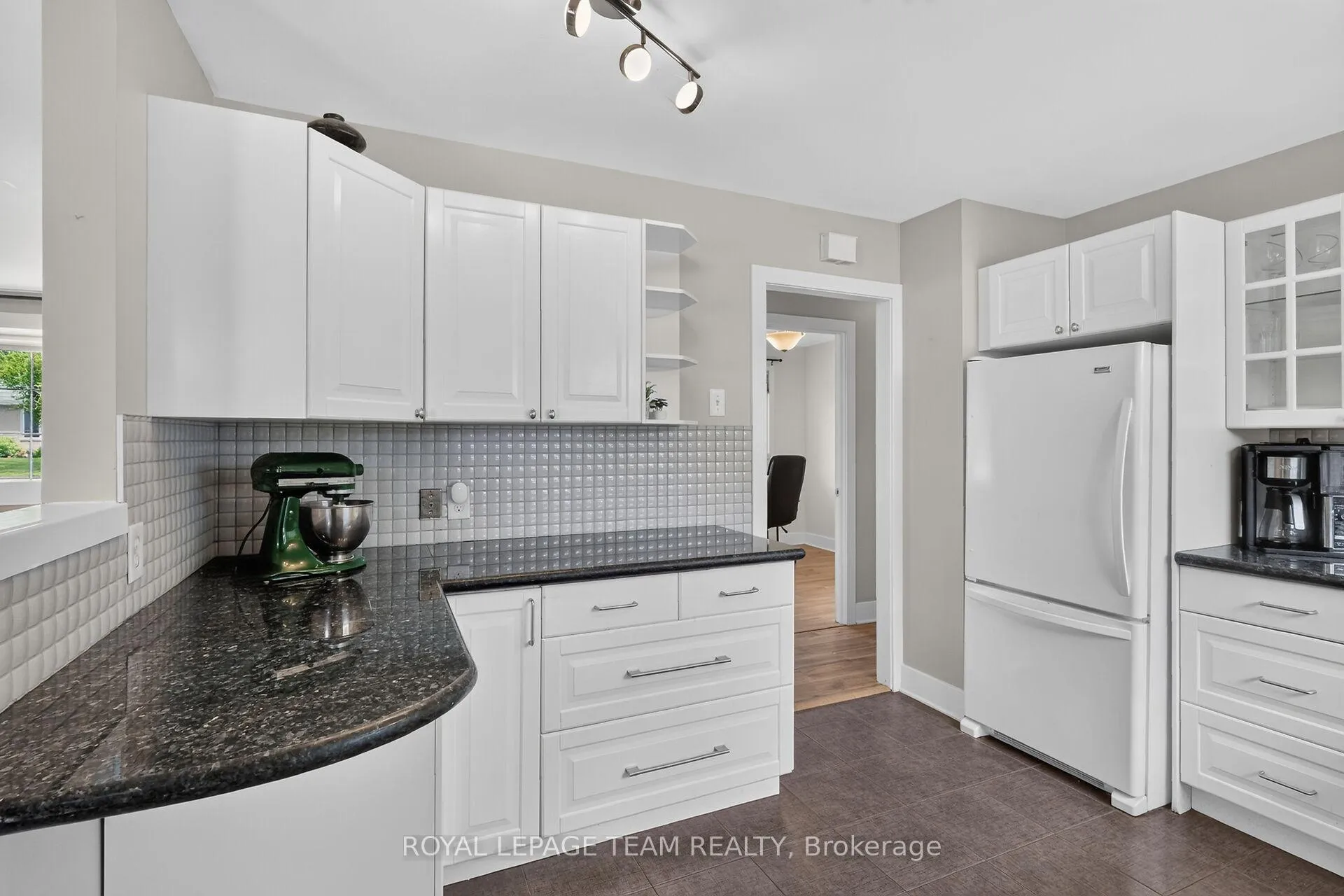 Photo 17 of 2 Whisperwood Street, Ottawa, Munster — HOMEH