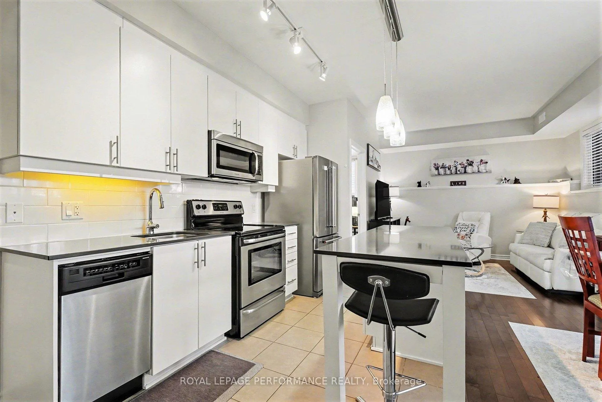 Photo 13 of Unit 101, 655 Beauparc Private, Ottawa, Cyrville — HOMEH