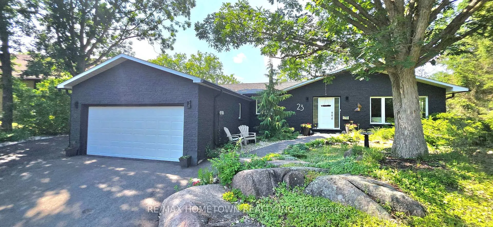 Photo 2 of 23 Pineview Road, Brockville, Brockville — HOMEH