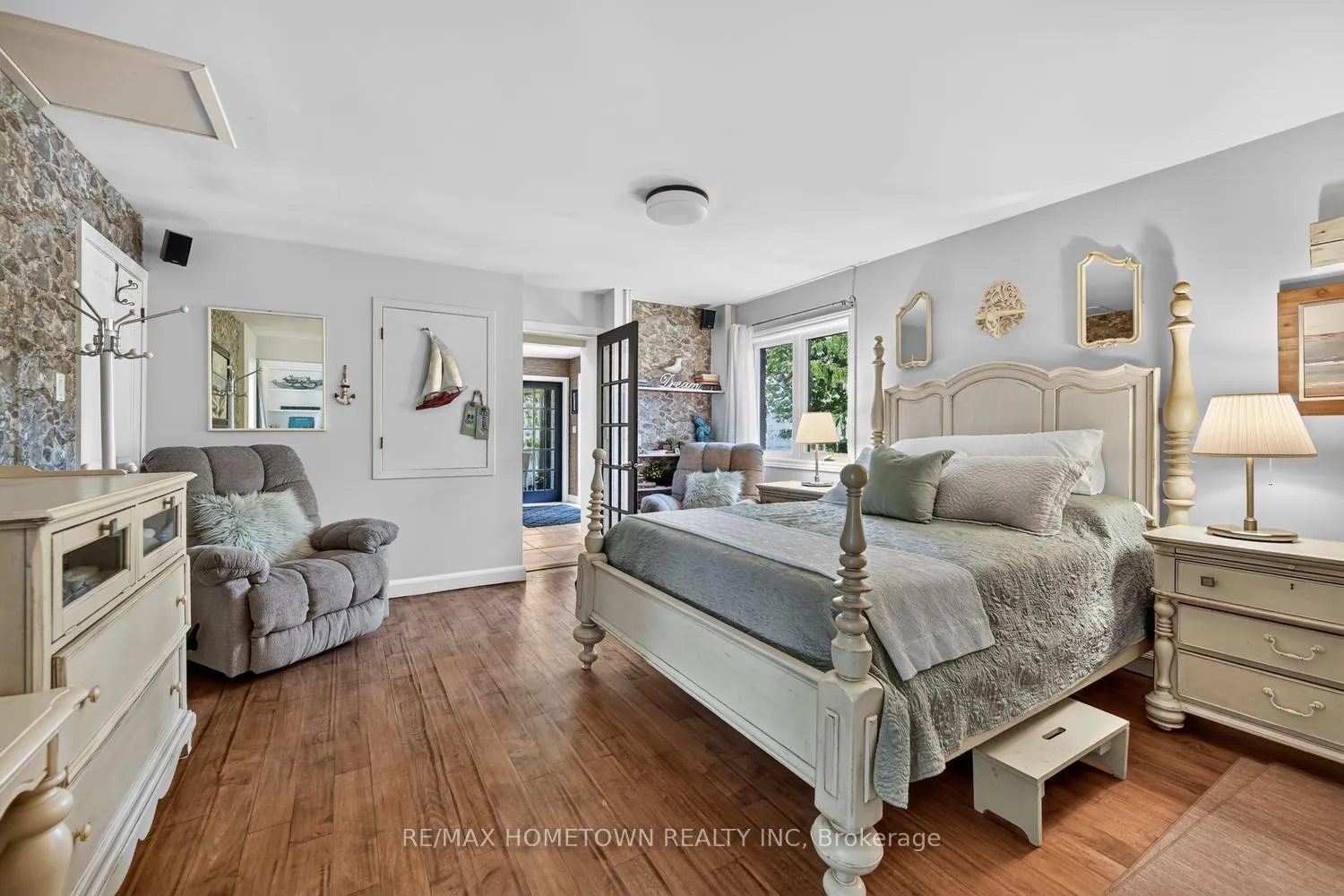 Photo 10 of 23 Pineview Road, Brockville, Brockville — HOMEH