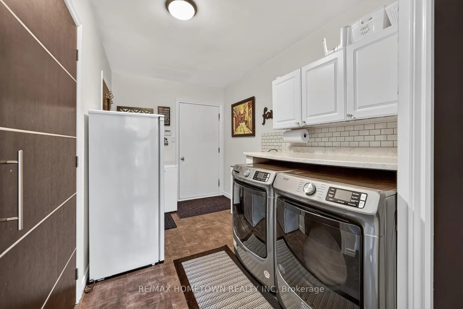 Photo 33 of 23 Pineview Road, Brockville, Brockville — HOMEH