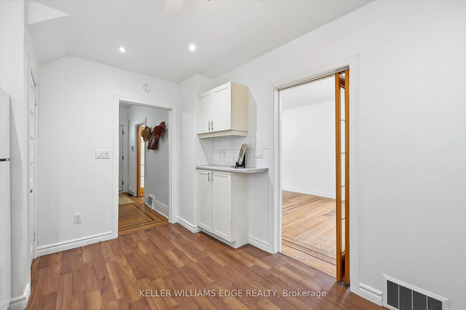 Photo 10 of 355 Cumberland Avenue, Hamilton, Blakeley — HOMEH