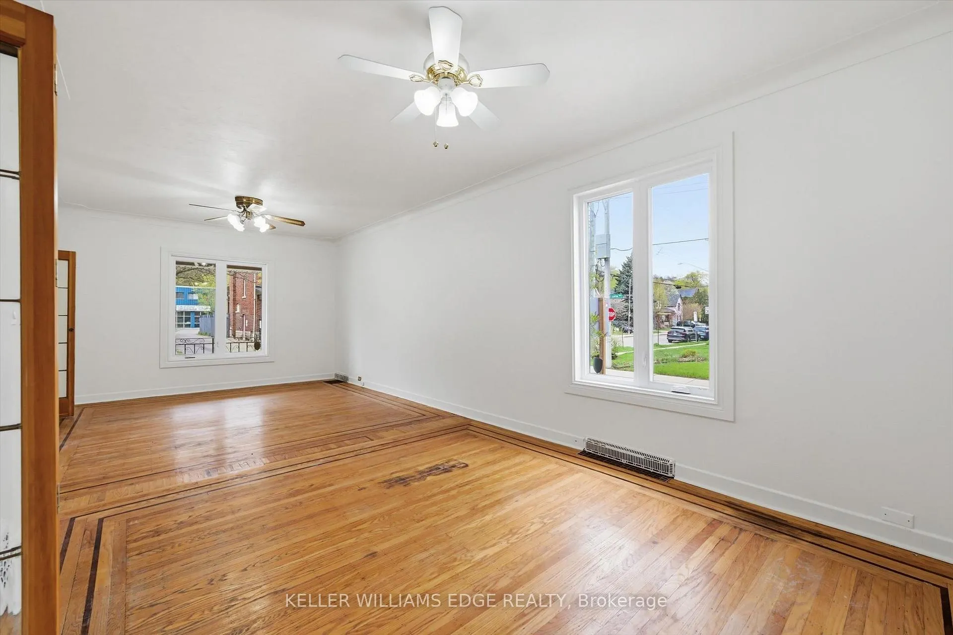 Photo 11 of 355 Cumberland Avenue, Hamilton, Blakeley — HOMEH