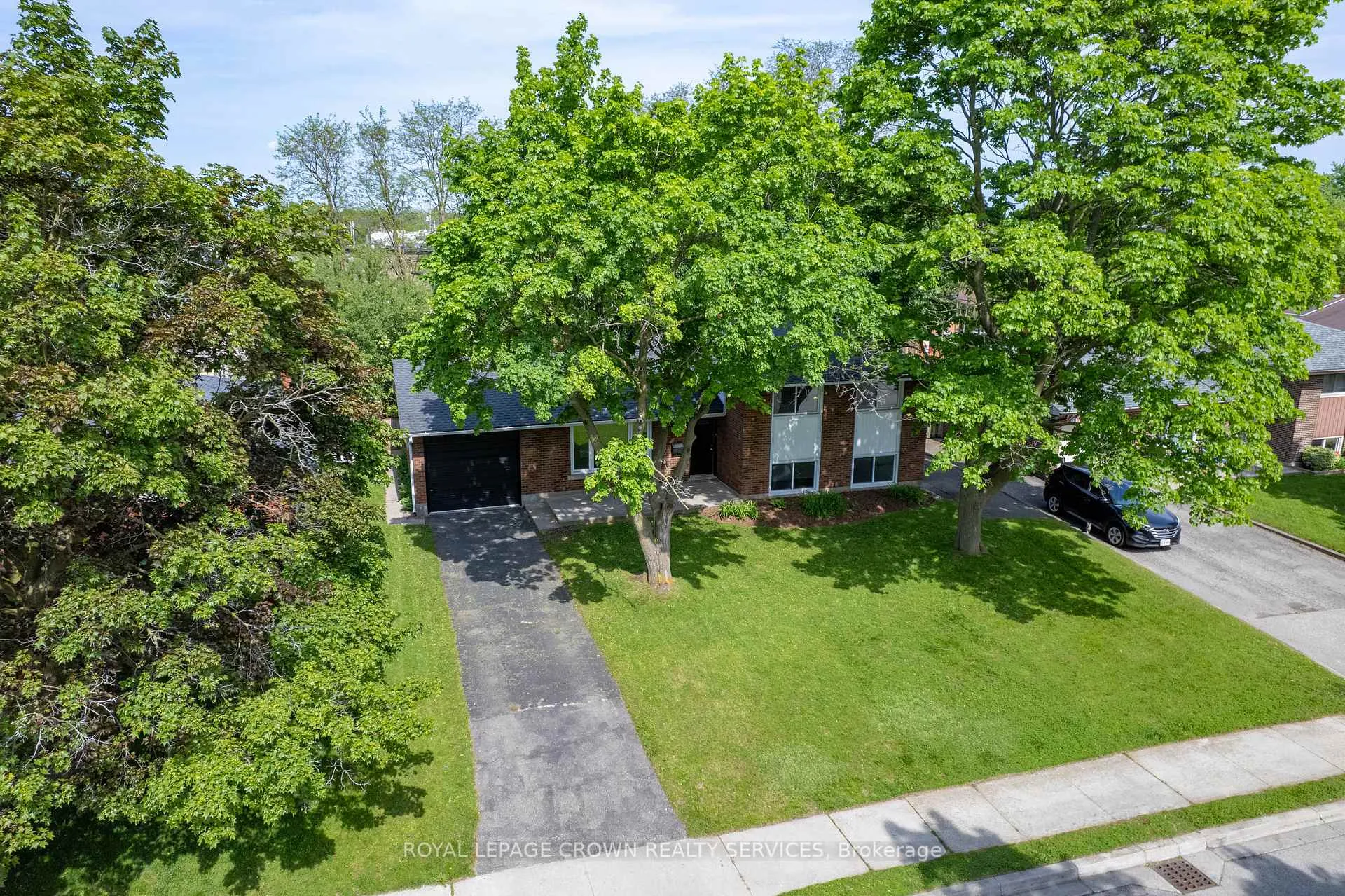 Photo 2 of 19 Taylor Avenue, Cambridge, East Galt — HOMEH