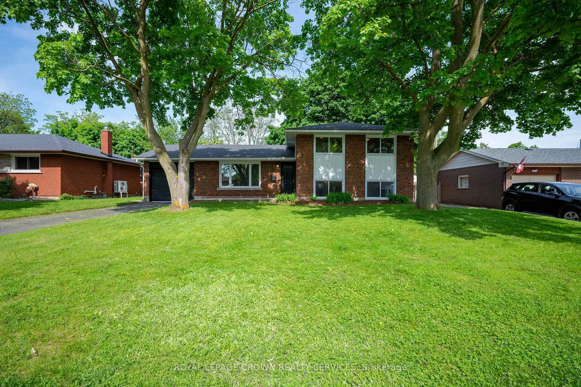 Photo 3 of 19 Taylor Avenue, Cambridge, East Galt — HOMEH