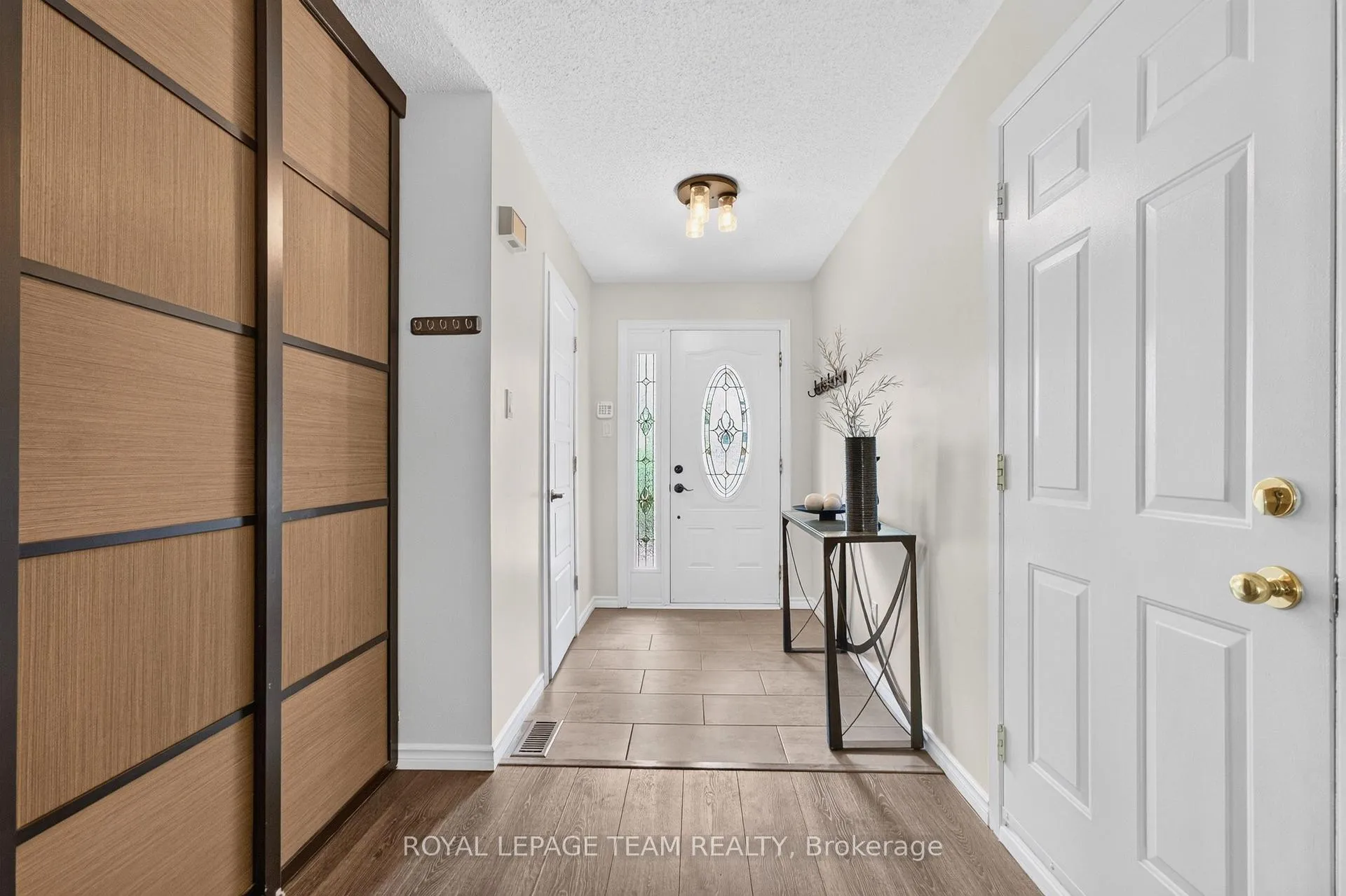 Photo 4 of 121 Cedarock Drive, Ottawa, Kanata - Bridlewood — HOMEH