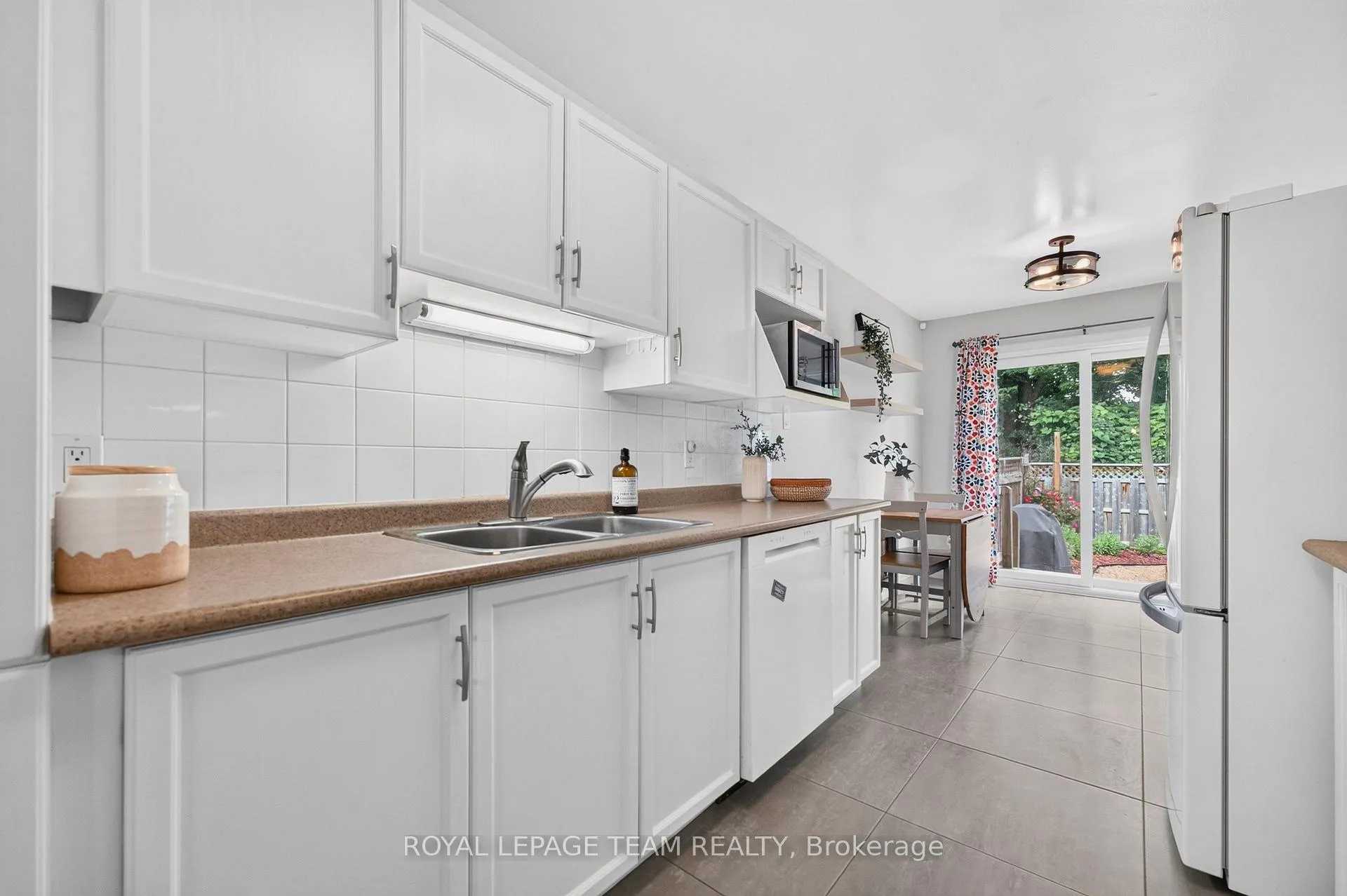 Photo 13 of 121 Cedarock Drive, Ottawa, Kanata - Bridlewood — HOMEH