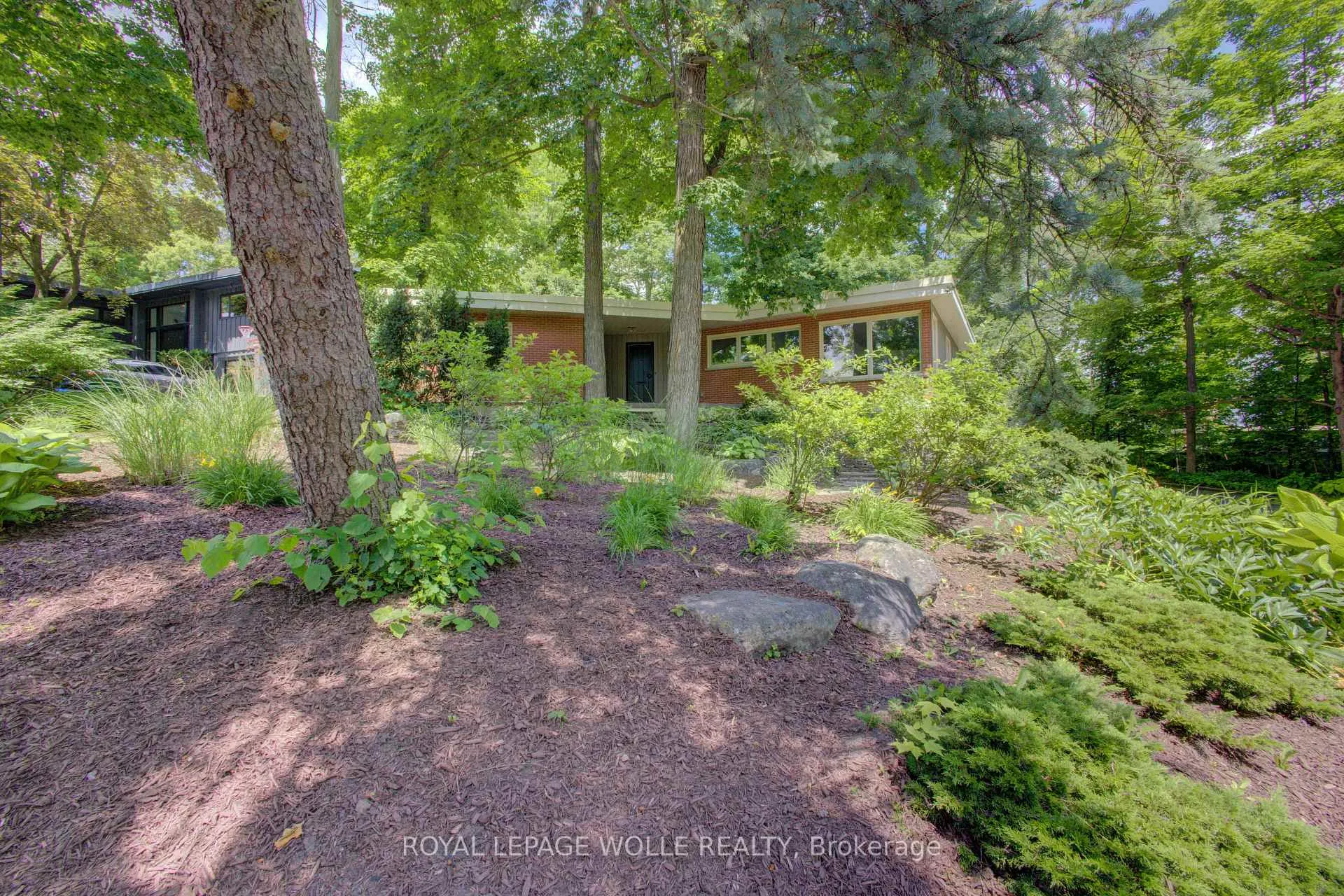 Photo 4 of 294 Algonquin Drive, Waterloo, Beechwood — HOMEH