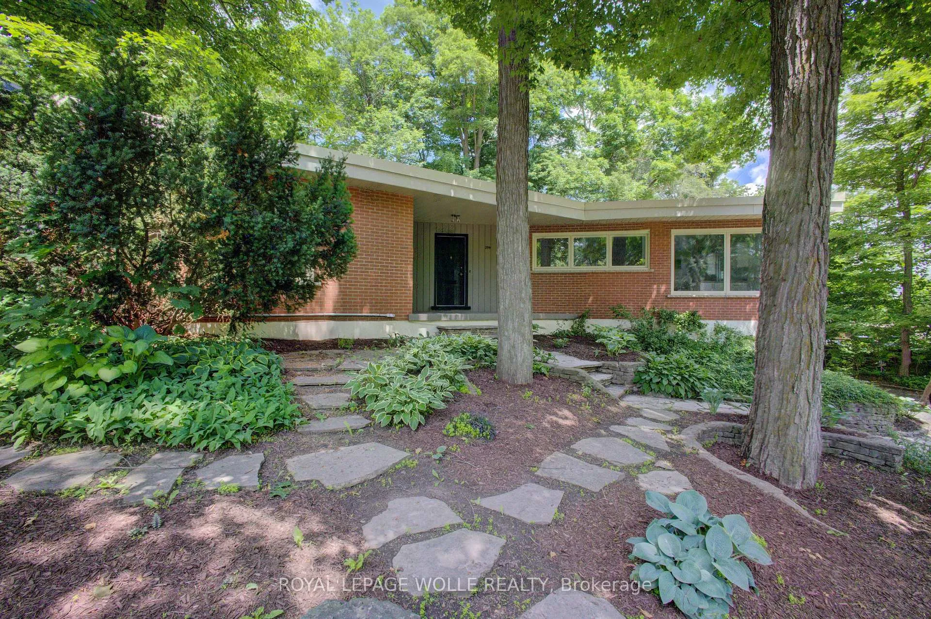 Photo 5 of 294 Algonquin Drive, Waterloo, Beechwood — HOMEH