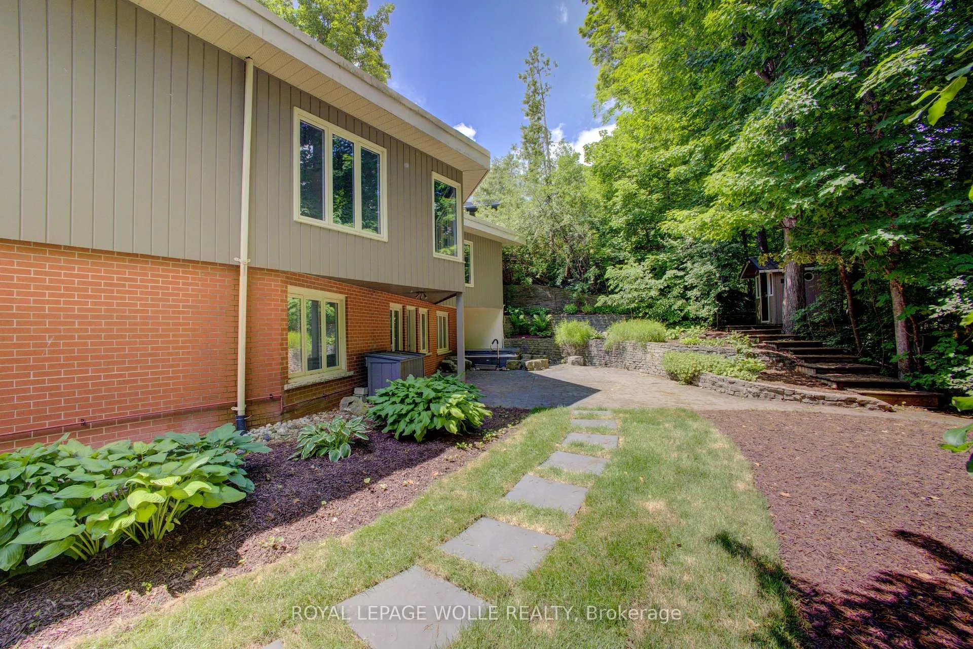 Photo 40 of 294 Algonquin Drive, Waterloo, Beechwood — HOMEH