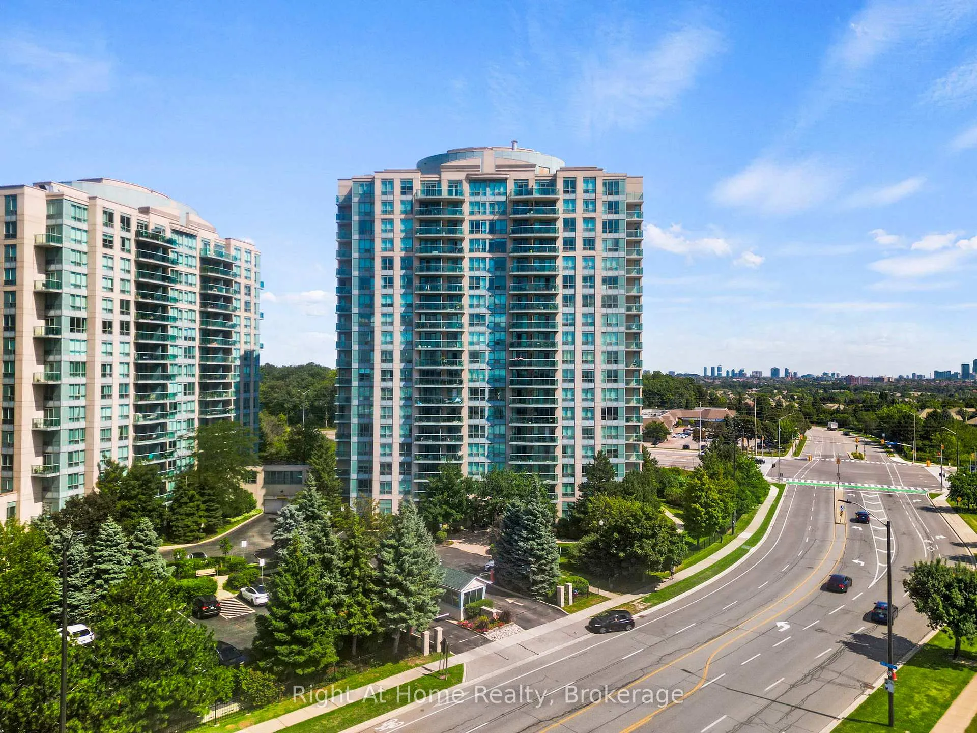 Photo of Unit 1611, 2545 Erin Centre Boulevard