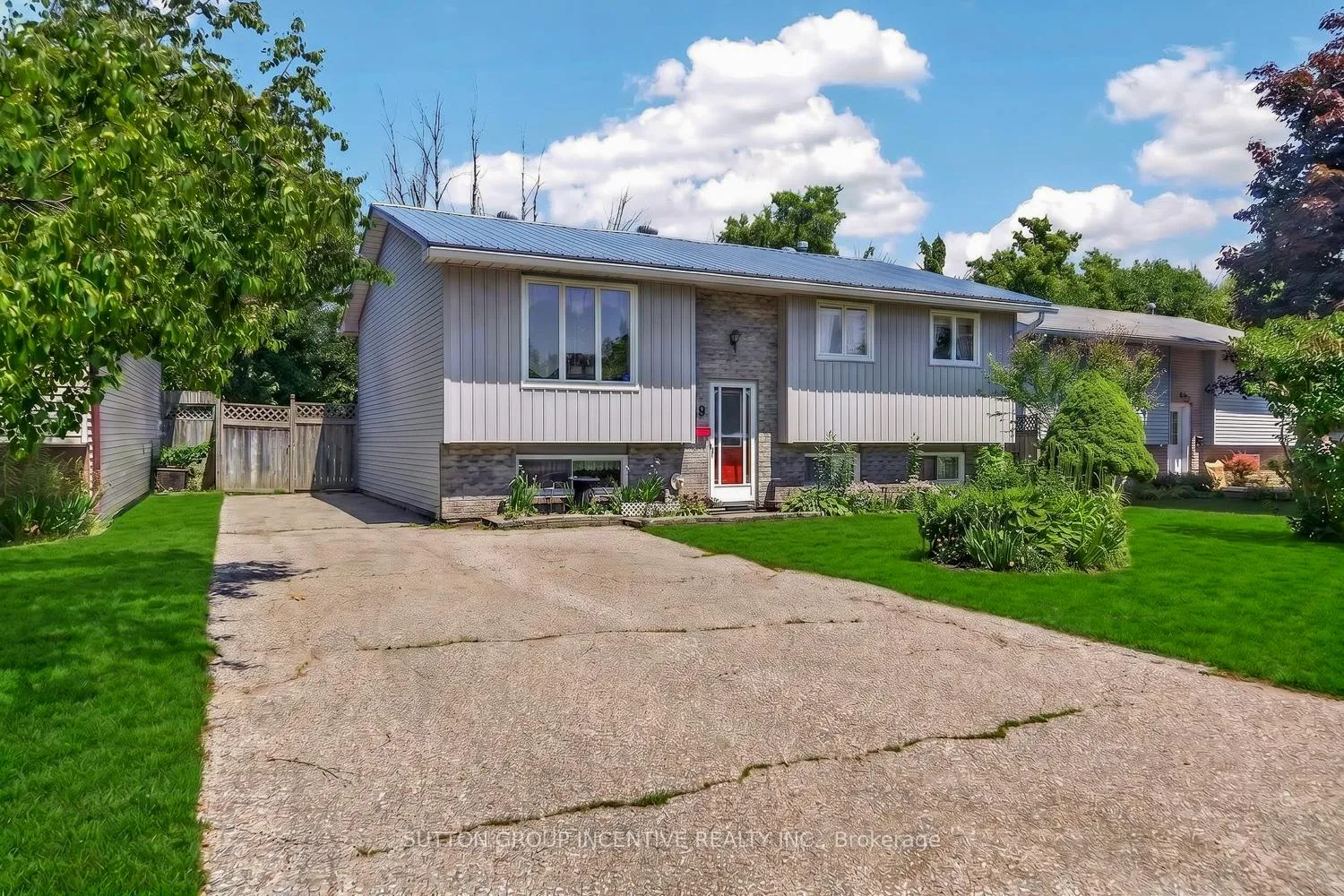 Photo 1 of 29 Korlea Crescent, Orillia — HOMEH