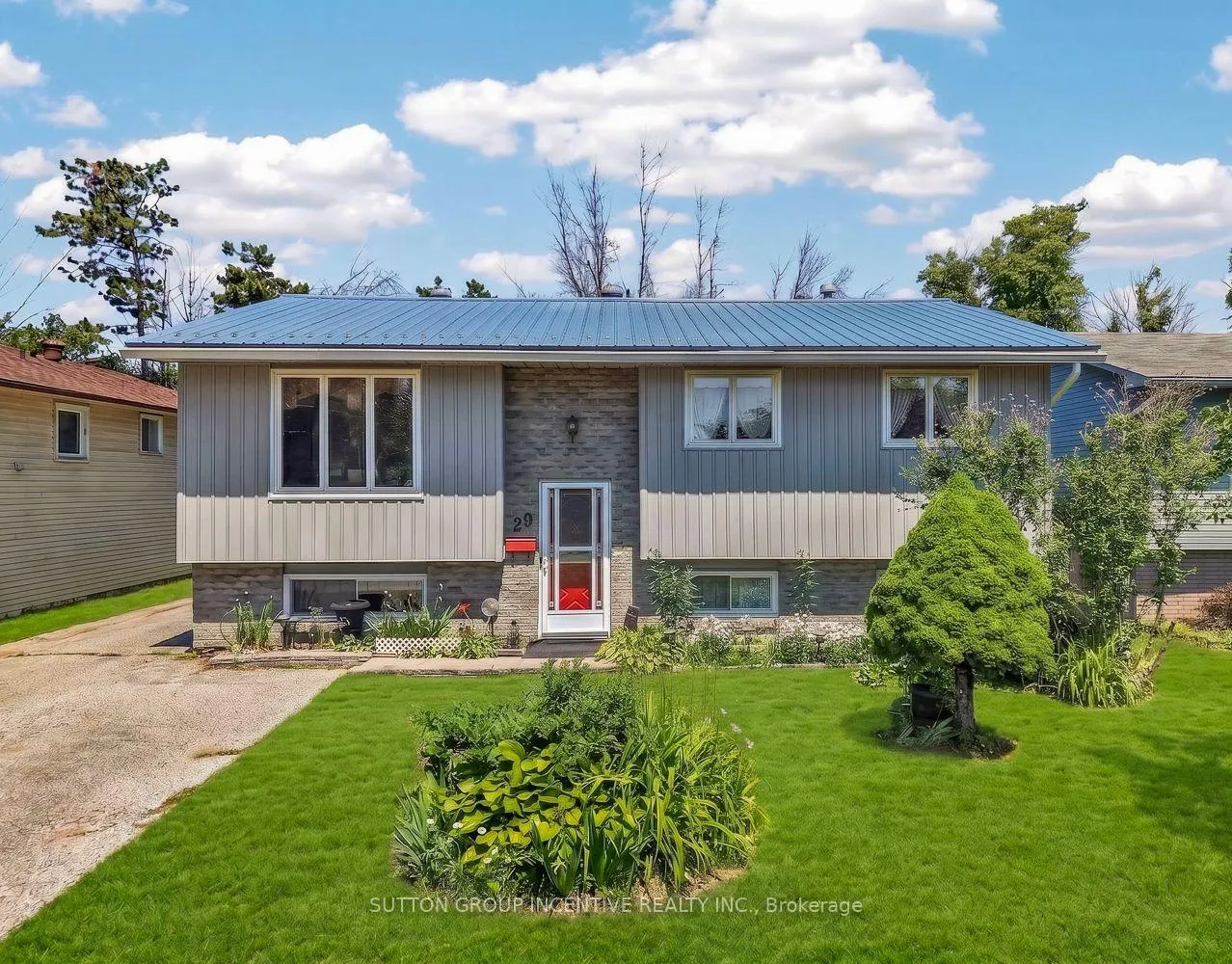 Photo 2 of 29 Korlea Crescent, Orillia — HOMEH
