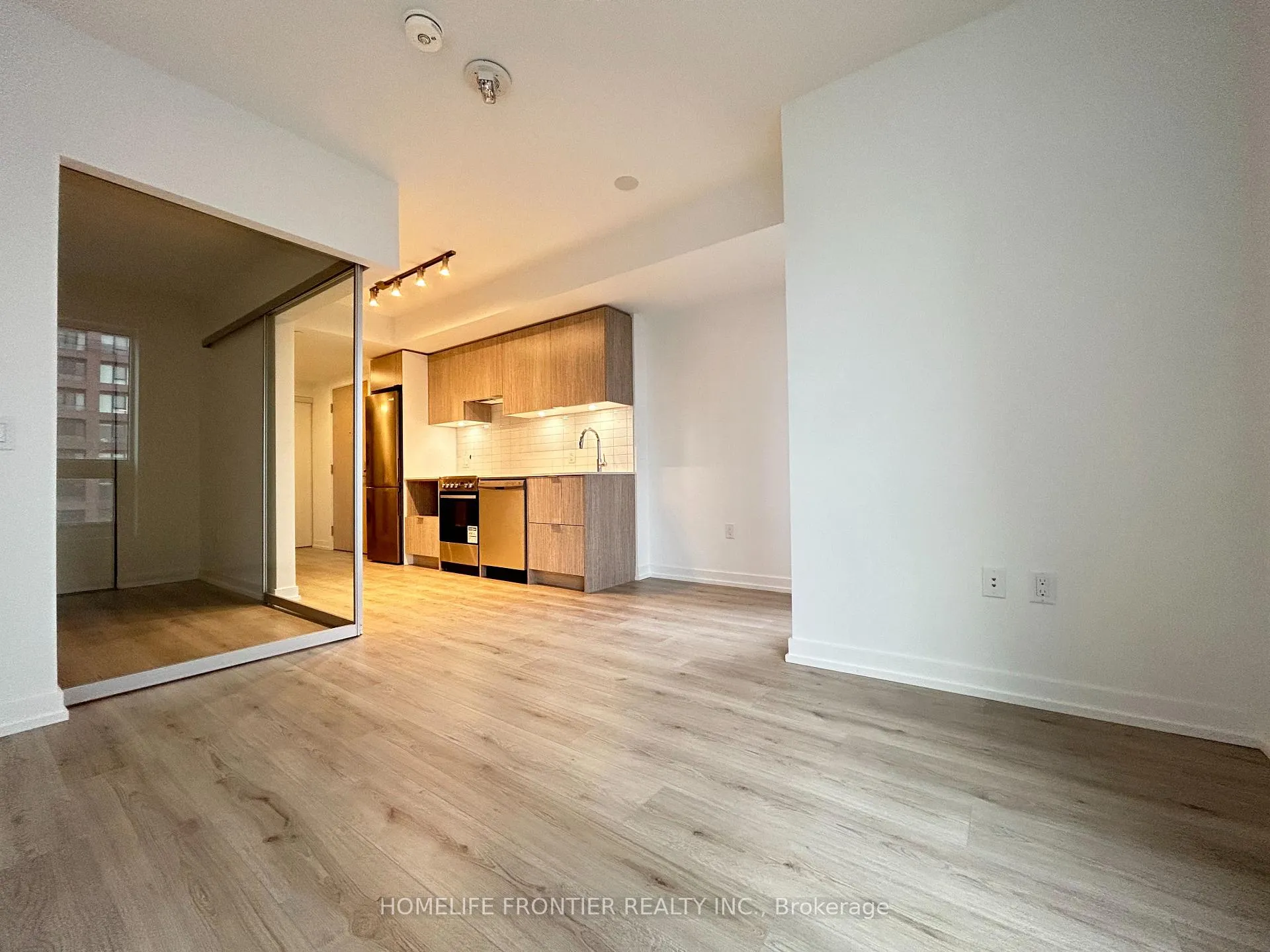 Photo 7 of Unit 1812, 395 Bloor Street E, Toronto, North St. James Town — HOMEH