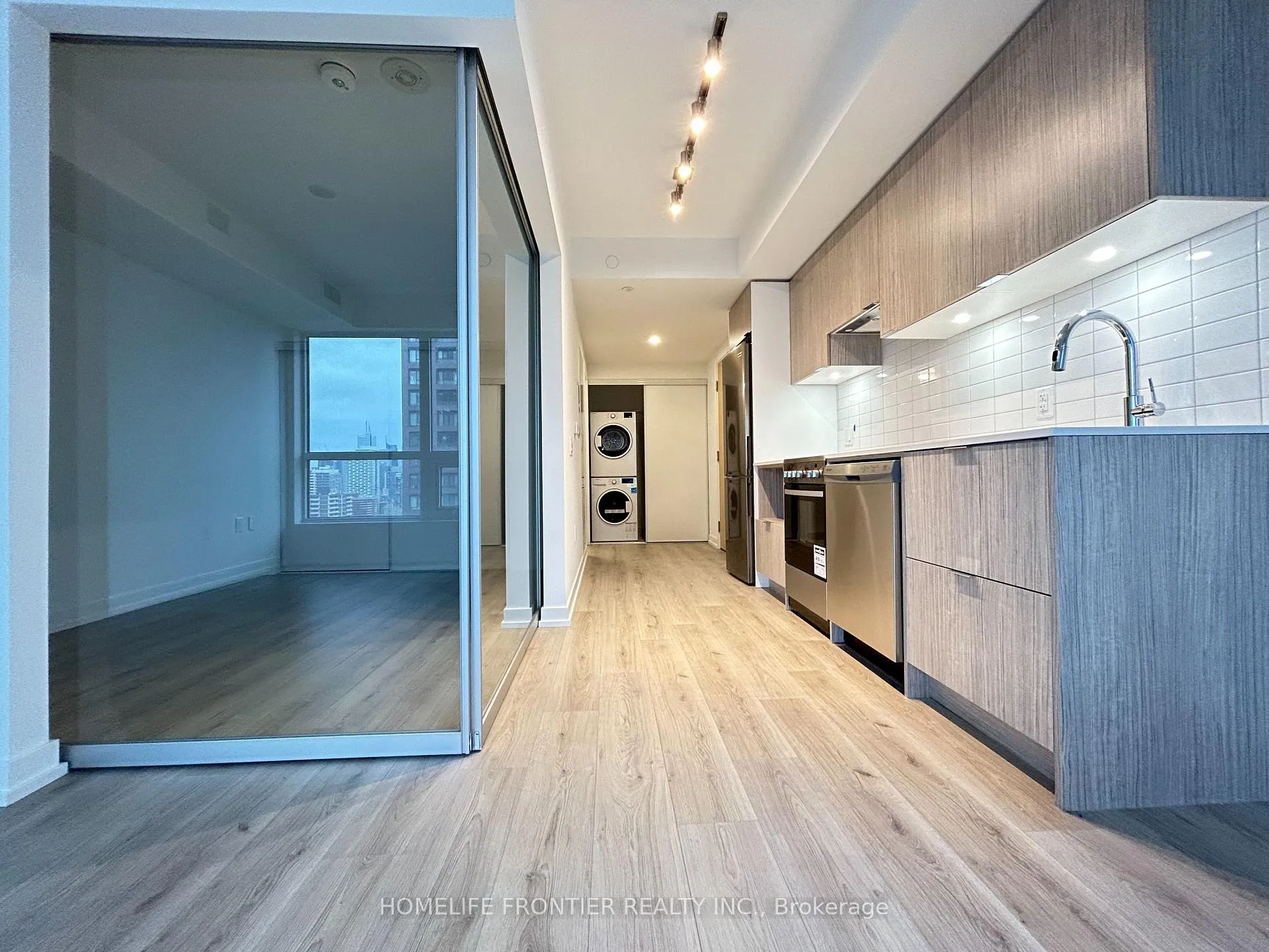 Photo 8 of Unit 1812, 395 Bloor Street E, Toronto, North St. James Town — HOMEH
