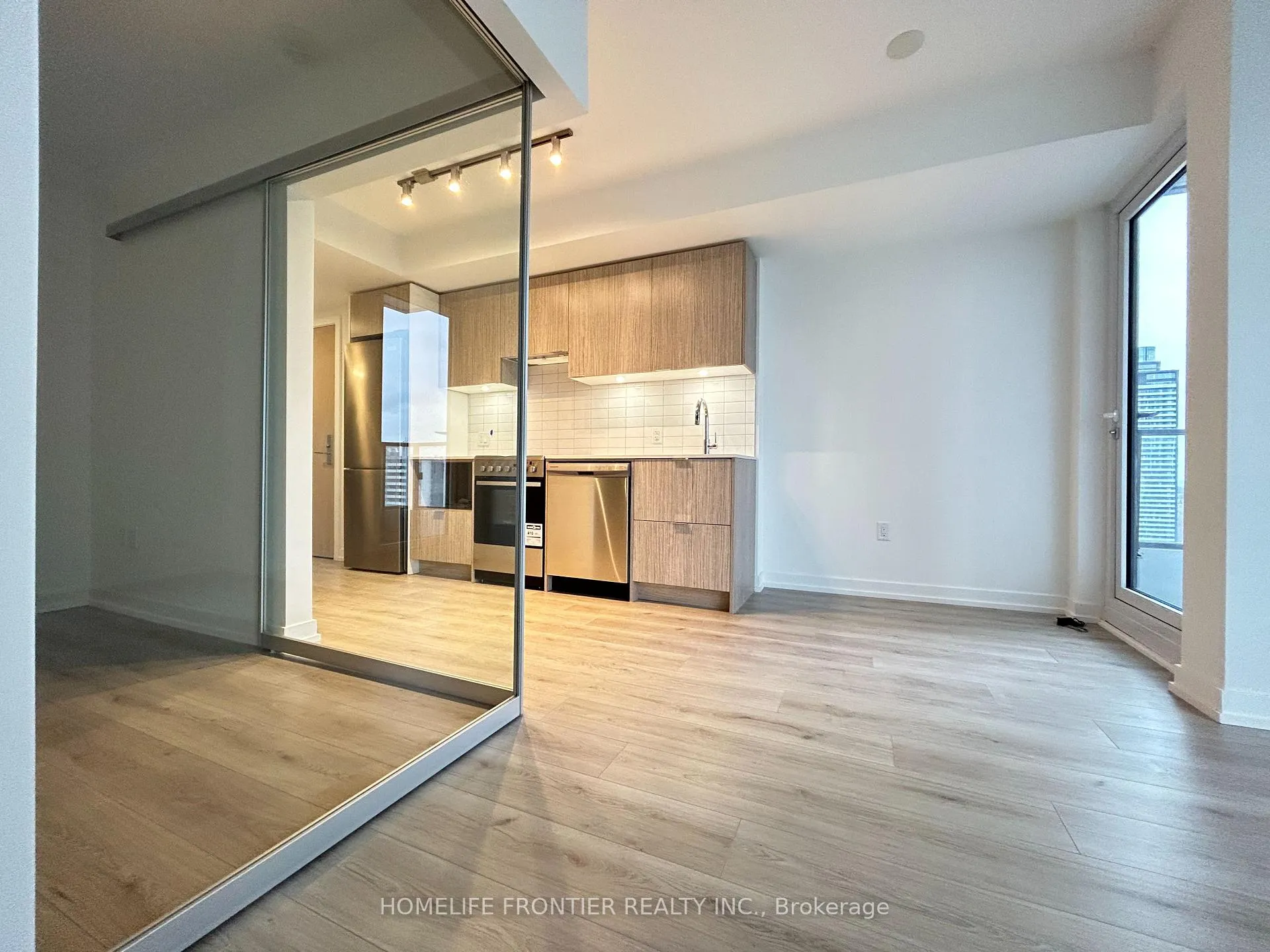 Photo 9 of Unit 1812, 395 Bloor Street E, Toronto, North St. James Town — HOMEH