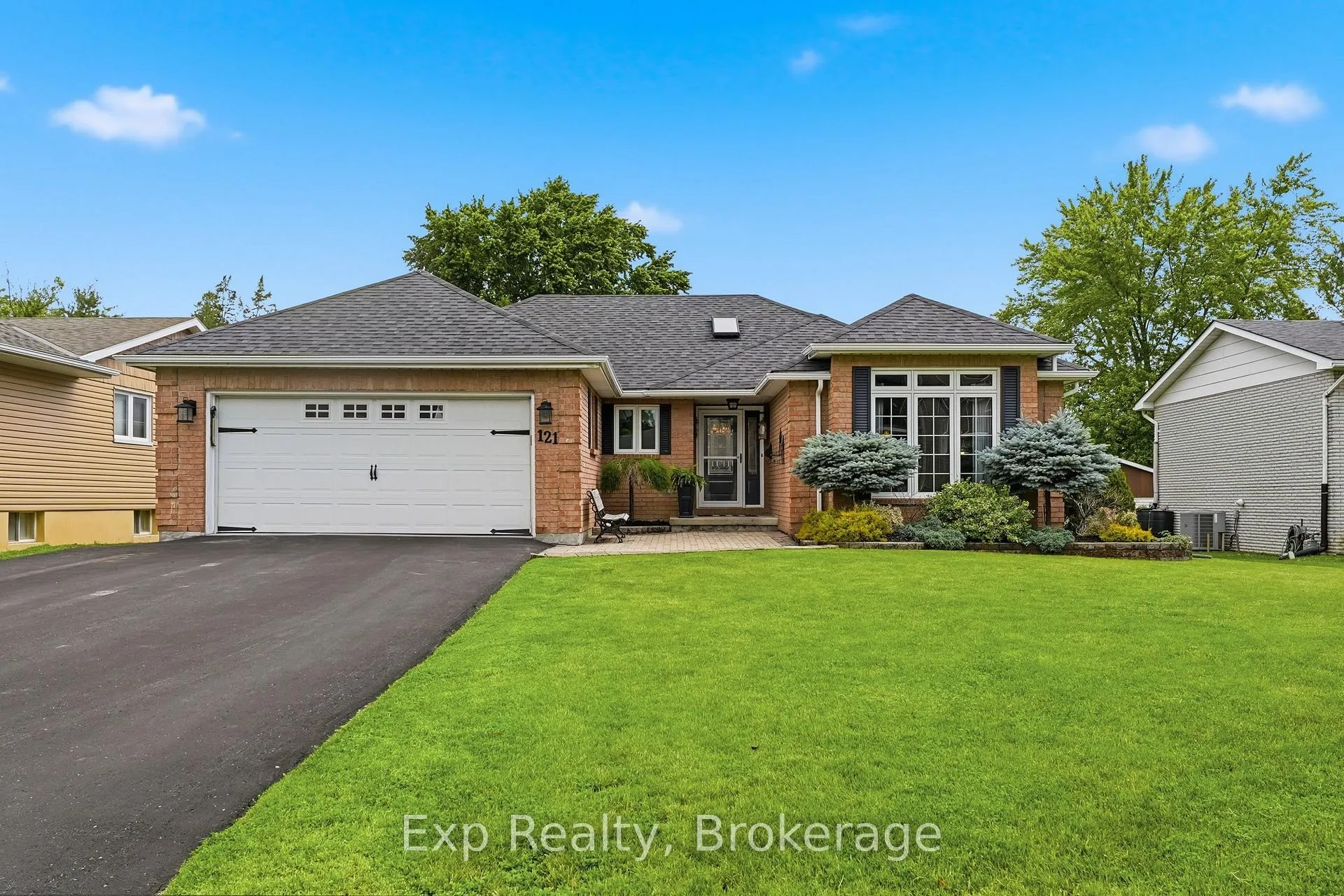 Front of 121 Simcoe Street