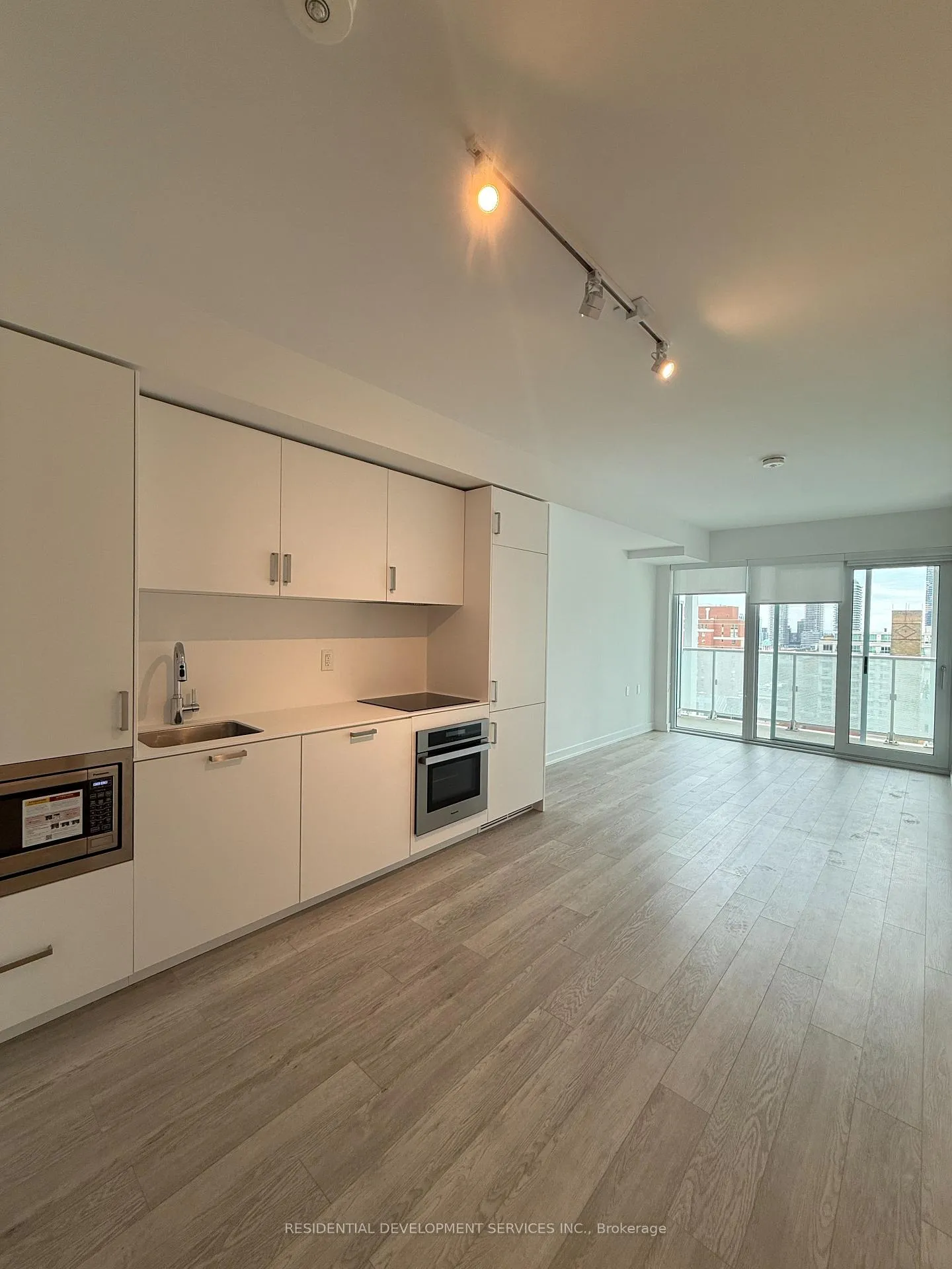 Photo 2 of Unit 1007, 88 Queen Street, Toronto, Church-Yonge Corridor — HOMEH