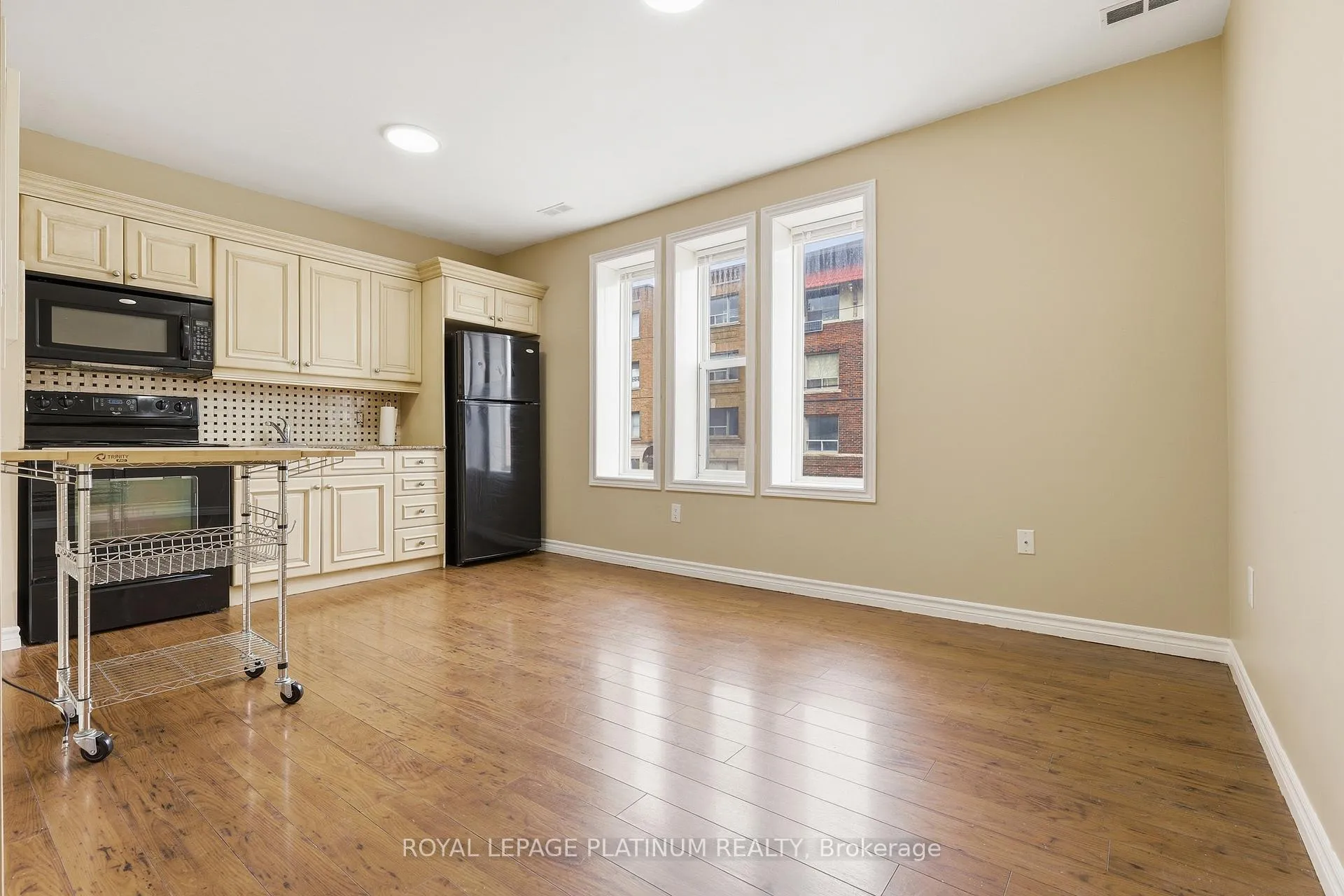 Photo 5 of Unit 7, 120 Sherman Avenue S, Hamilton, St. Clair — HOMEH
