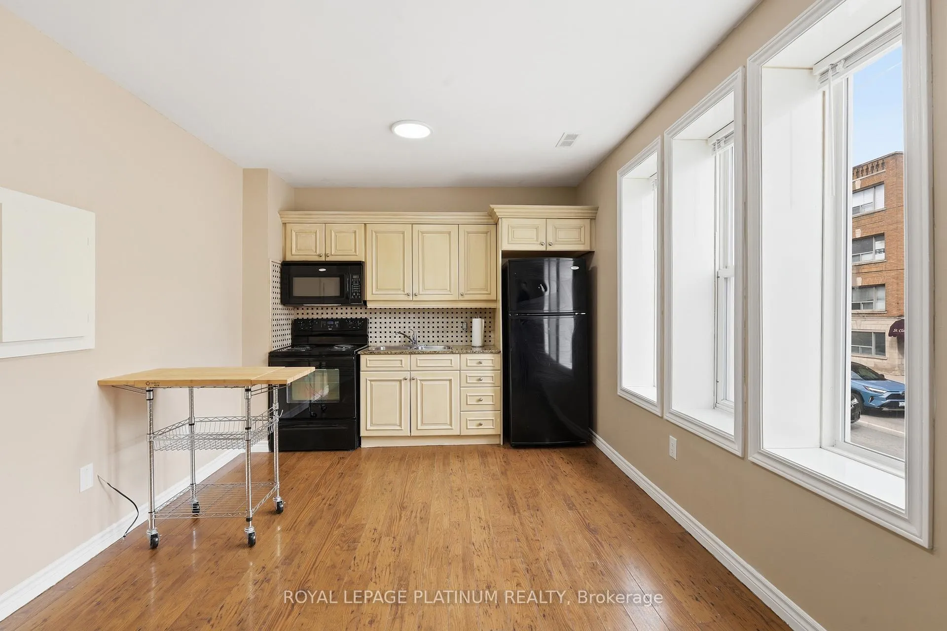 Photo 7 of Unit 7, 120 Sherman Avenue S, Hamilton, St. Clair — HOMEH