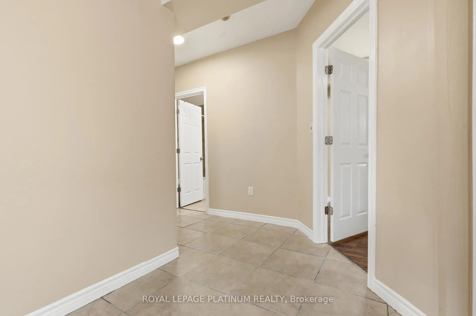 Photo 8 of Unit 7, 120 Sherman Avenue S, Hamilton, St. Clair — HOMEH
