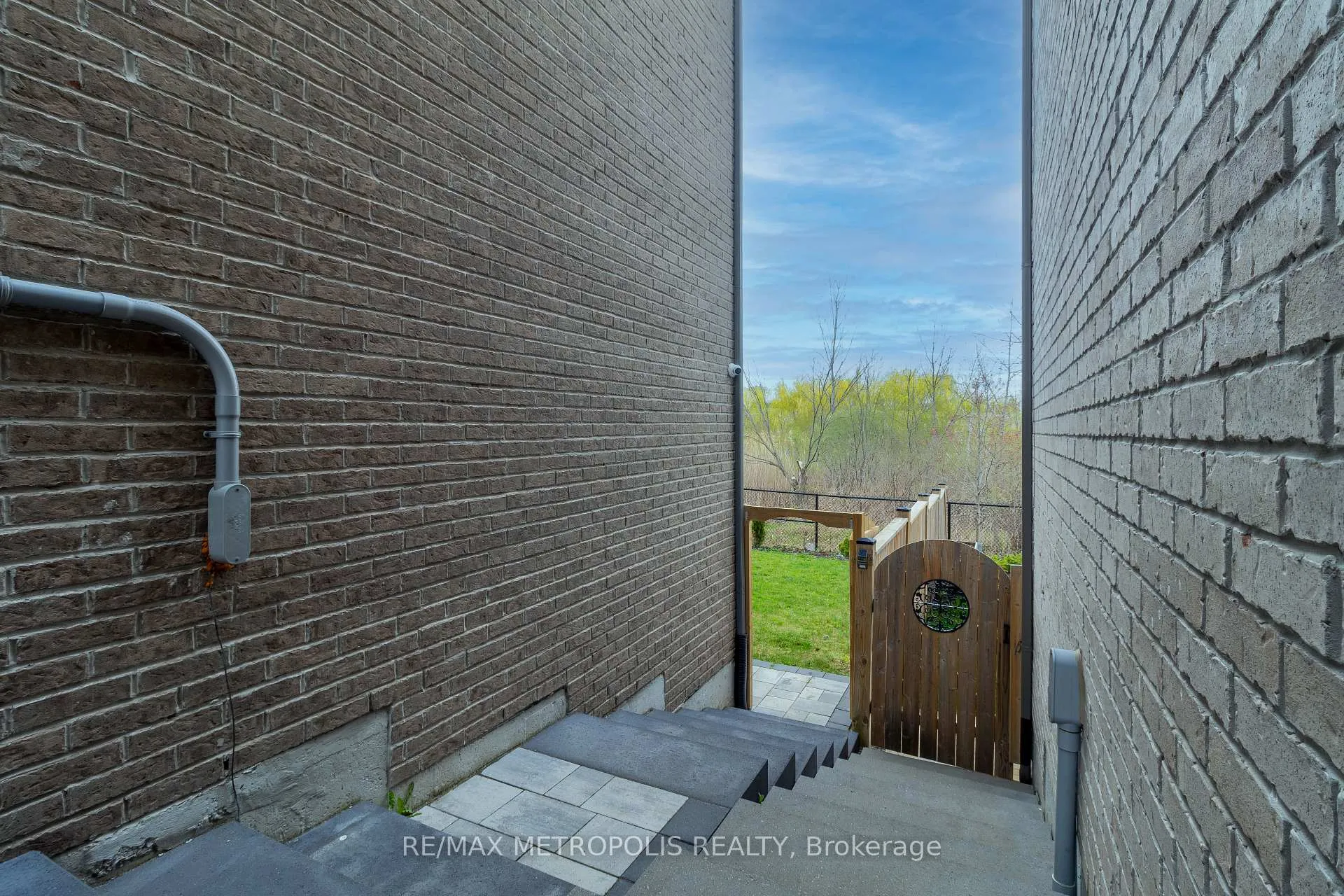Photo 4 of Unit BSMT, 11 Purdy Place, Clarington, Bowmanville — HOMEH