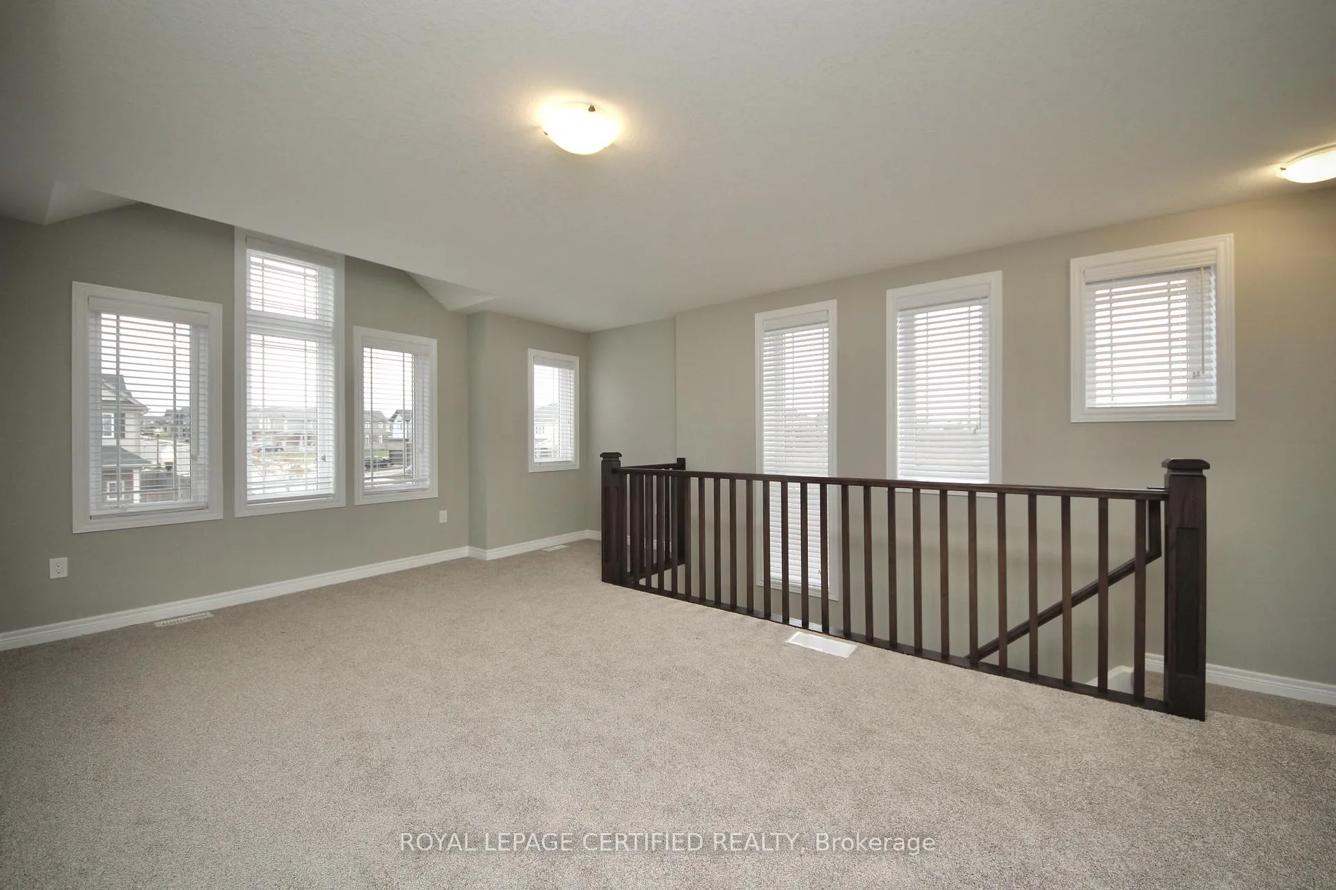 Photo 21 of 2 Crosswinds Drive, Kitchener — HOMEH