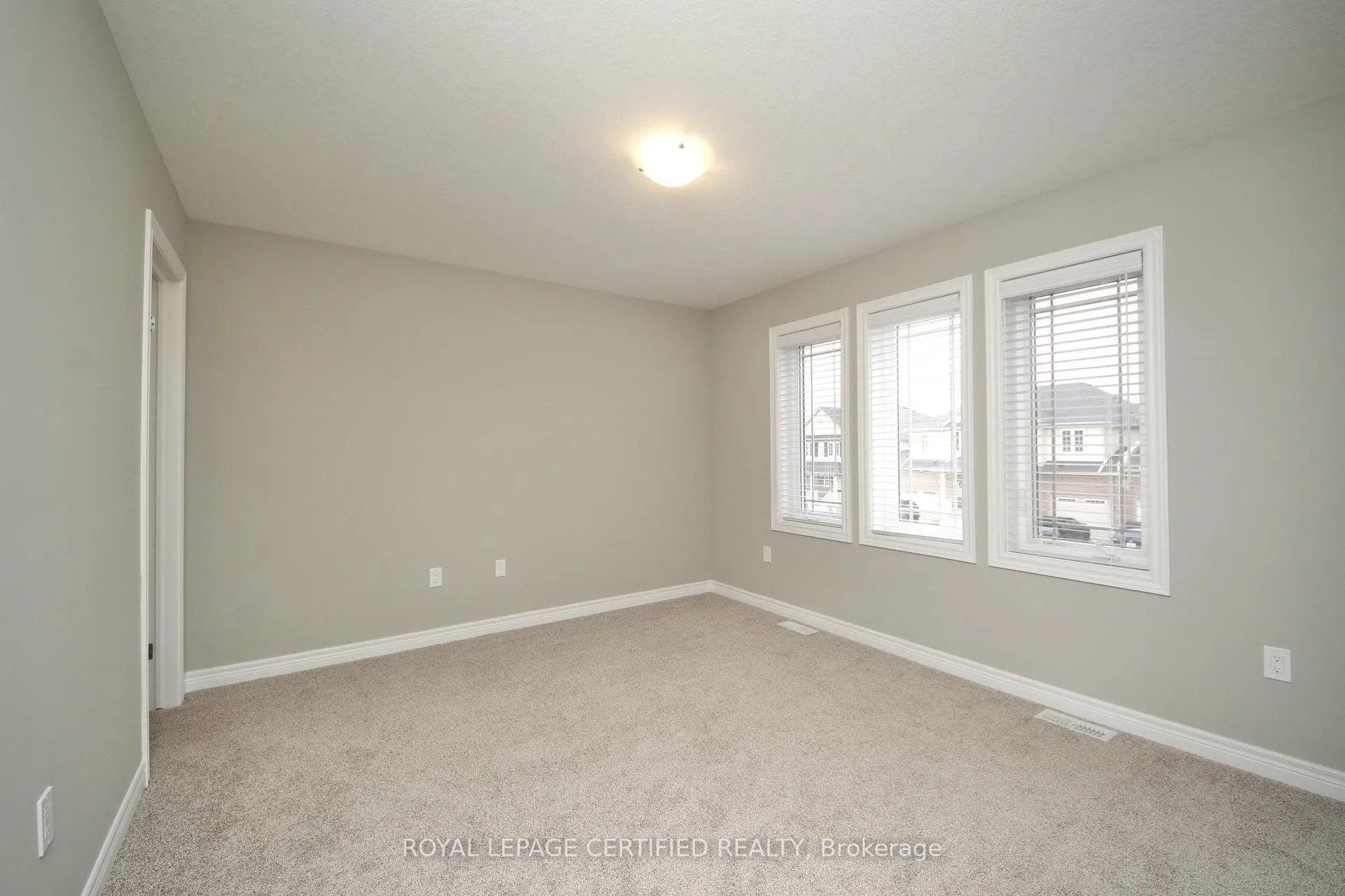 Photo 23 of 2 Crosswinds Drive, Kitchener — HOMEH