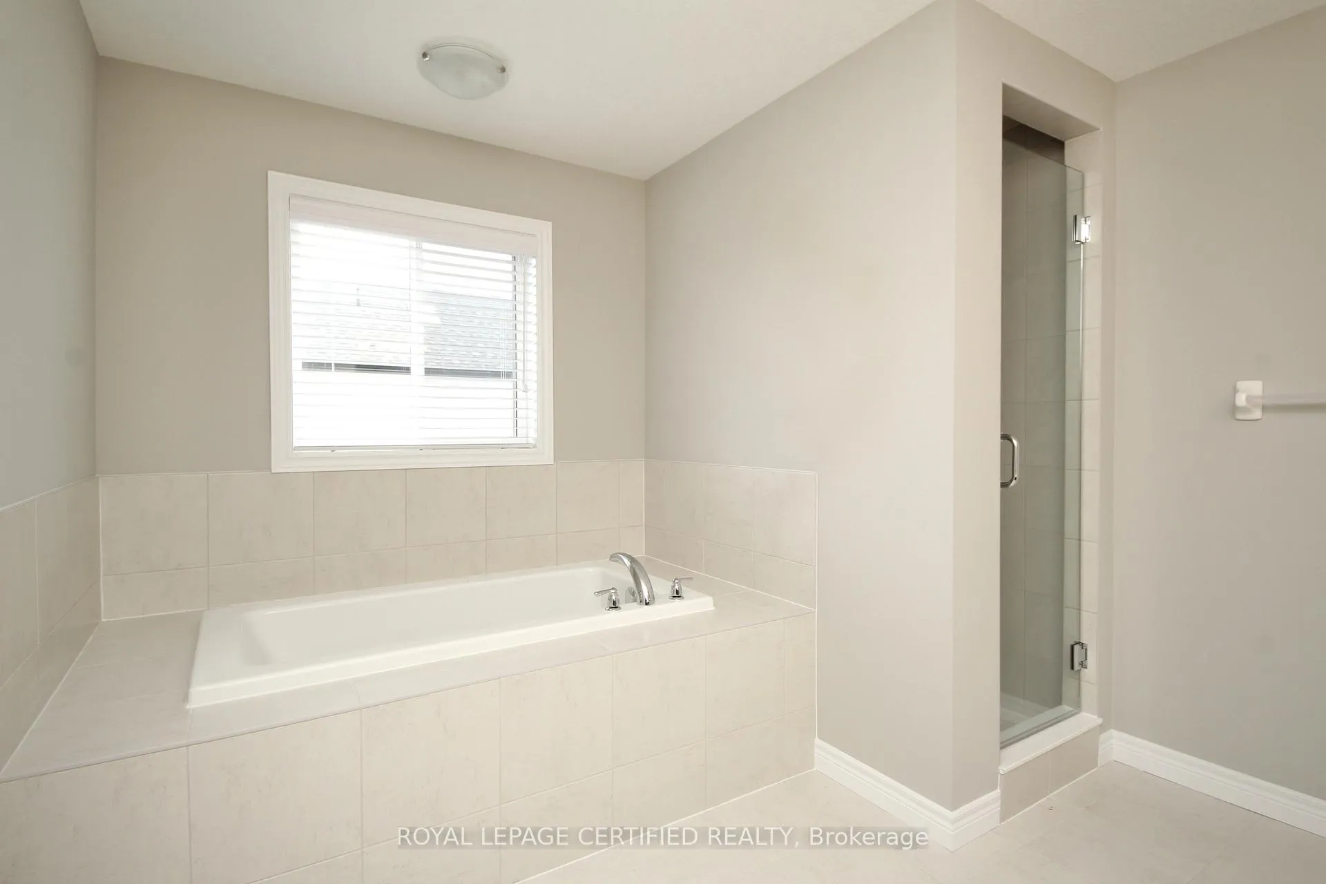 Photo 26 of 2 Crosswinds Drive, Kitchener — HOMEH