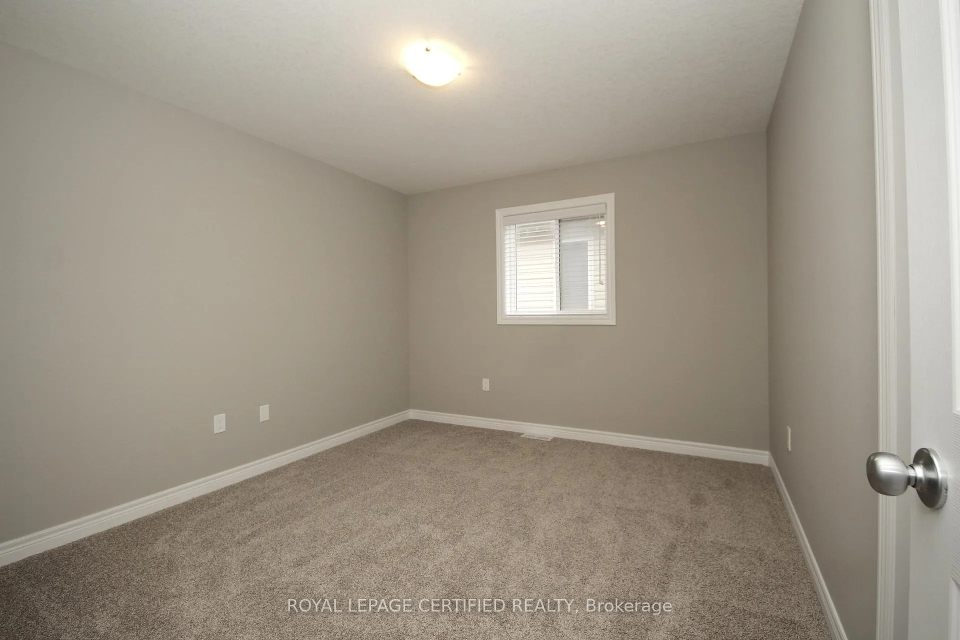 Photo 33 of 2 Crosswinds Drive, Kitchener — HOMEH