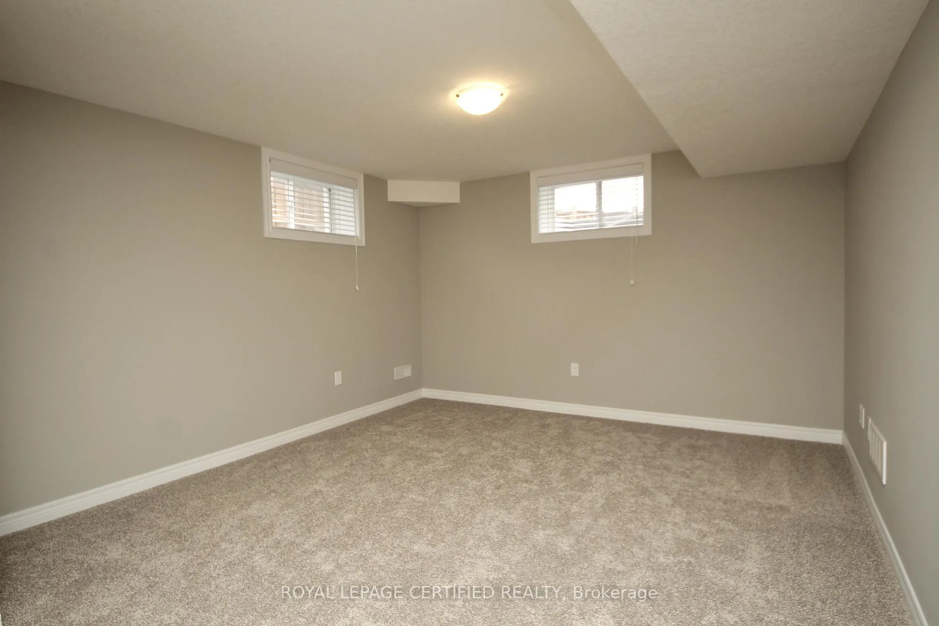 Photo 39 of 2 Crosswinds Drive, Kitchener — HOMEH