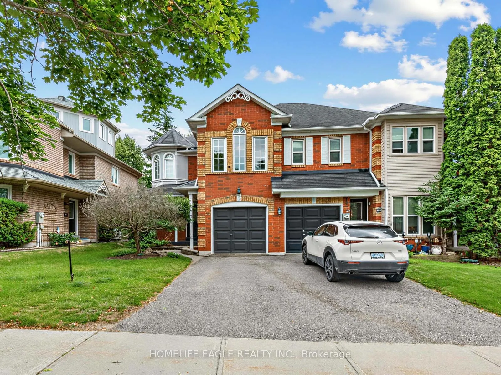 Photo 2 of 101 Downey Circle, Aurora, Bayview Wellington — HOMEH