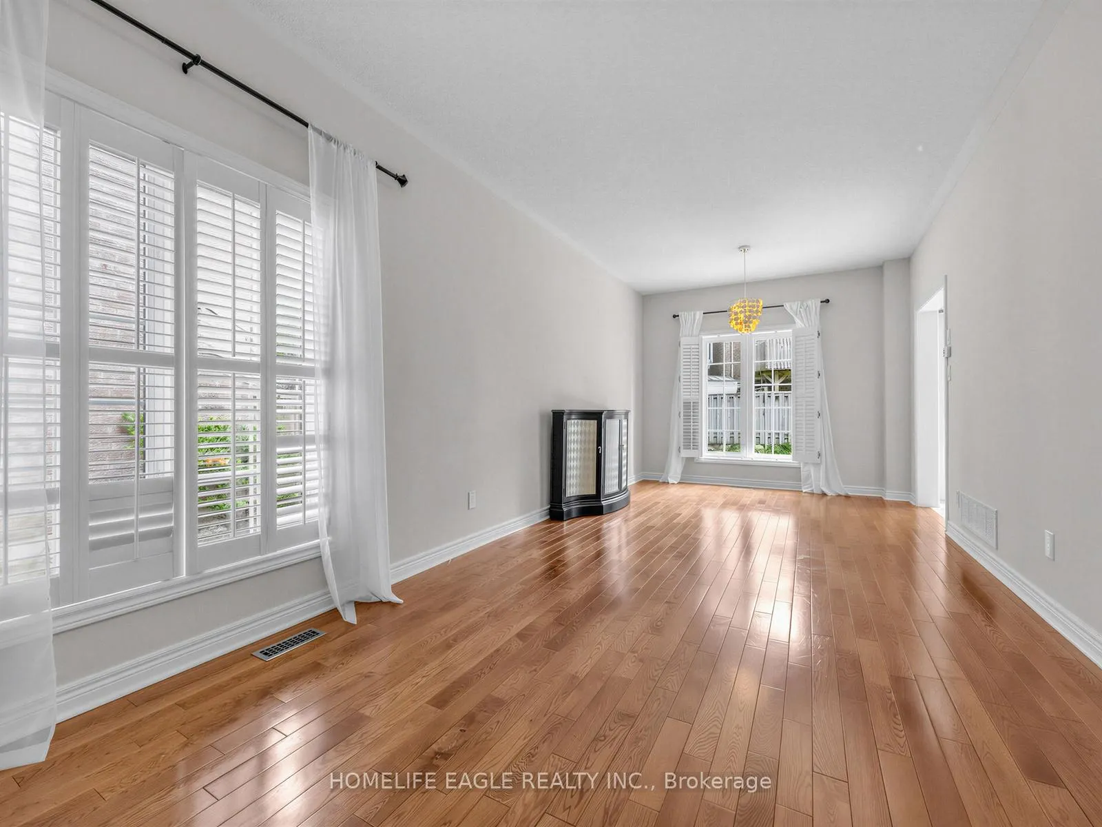 Photo 6 of 101 Downey Circle, Aurora, Bayview Wellington — HOMEH