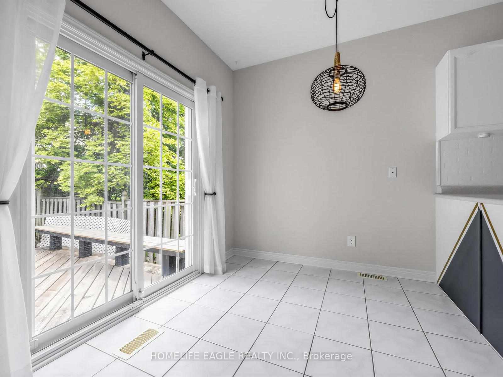 Photo 12 of 101 Downey Circle, Aurora, Bayview Wellington — HOMEH
