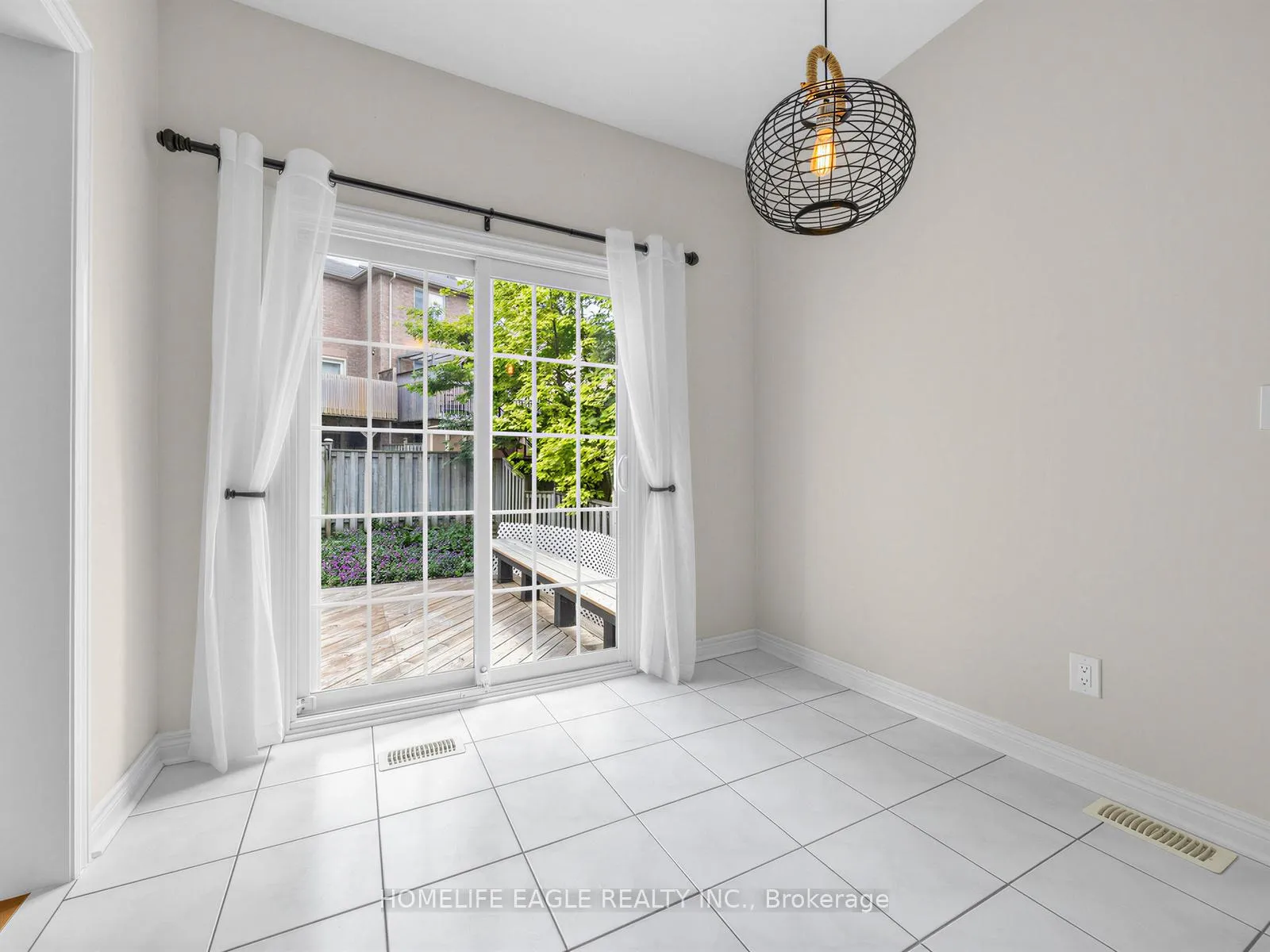 Photo 13 of 101 Downey Circle, Aurora, Bayview Wellington — HOMEH