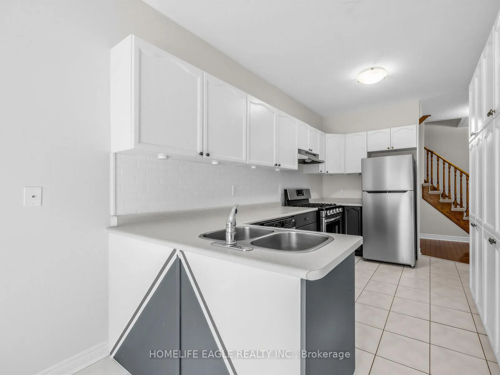Photo 14 of 101 Downey Circle, Aurora, Bayview Wellington — HOMEH