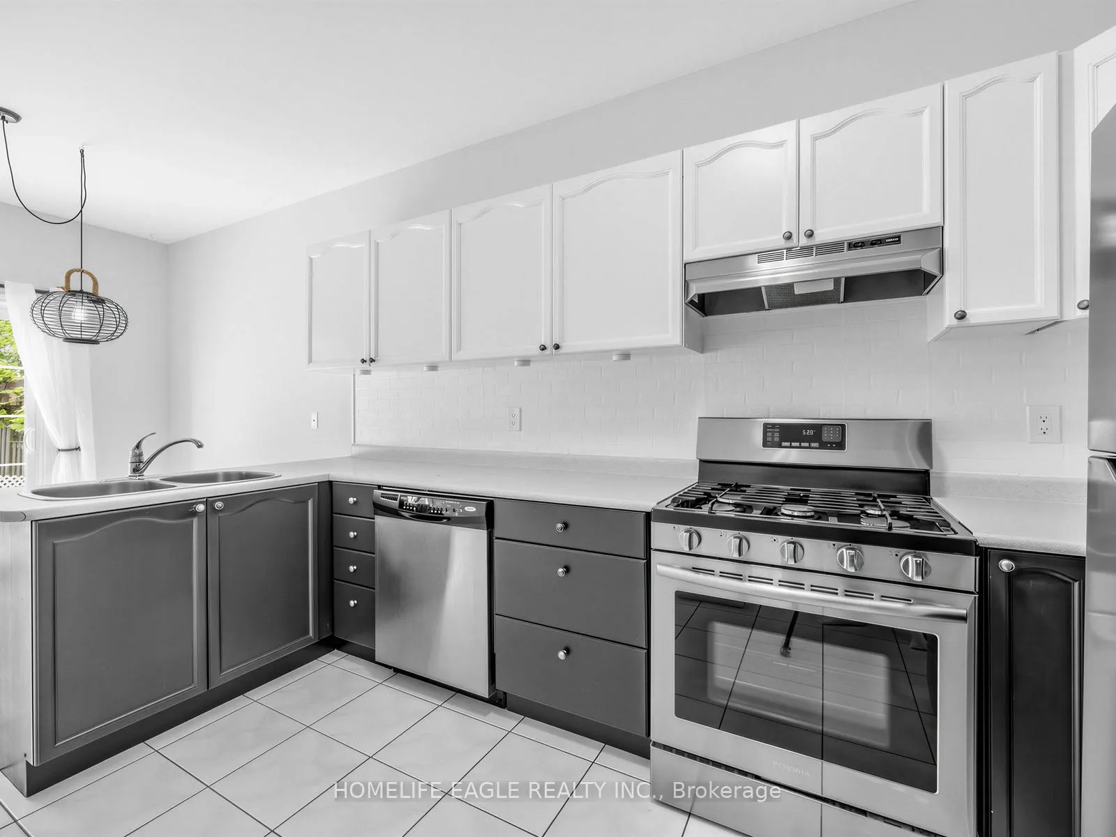 Photo 18 of 101 Downey Circle, Aurora, Bayview Wellington — HOMEH