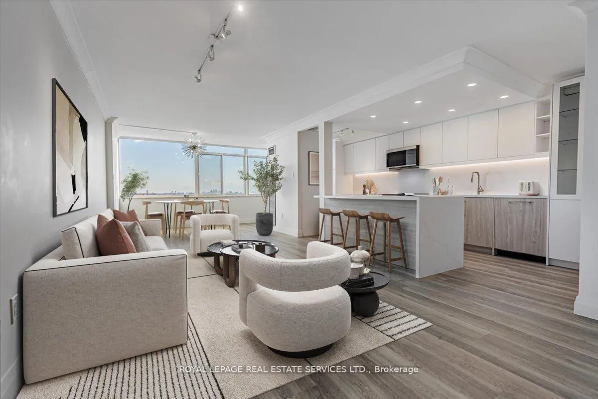 Photo 3 of Unit 706, 3000 Bathurst Street, Toronto, Englemount-Lawrence — HOMEH