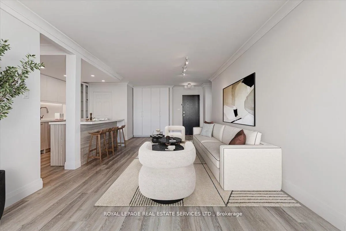 Photo 4 of Unit 706, 3000 Bathurst Street, Toronto, Englemount-Lawrence — HOMEH