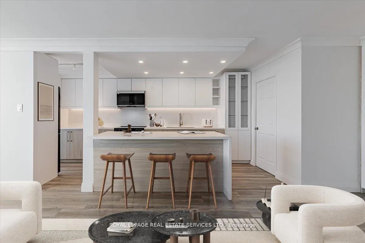 Photo 5 of Unit 706, 3000 Bathurst Street, Toronto, Englemount-Lawrence — HOMEH