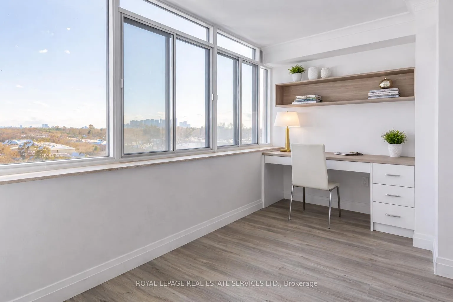 Photo 7 of Unit 706, 3000 Bathurst Street, Toronto, Englemount-Lawrence — HOMEH